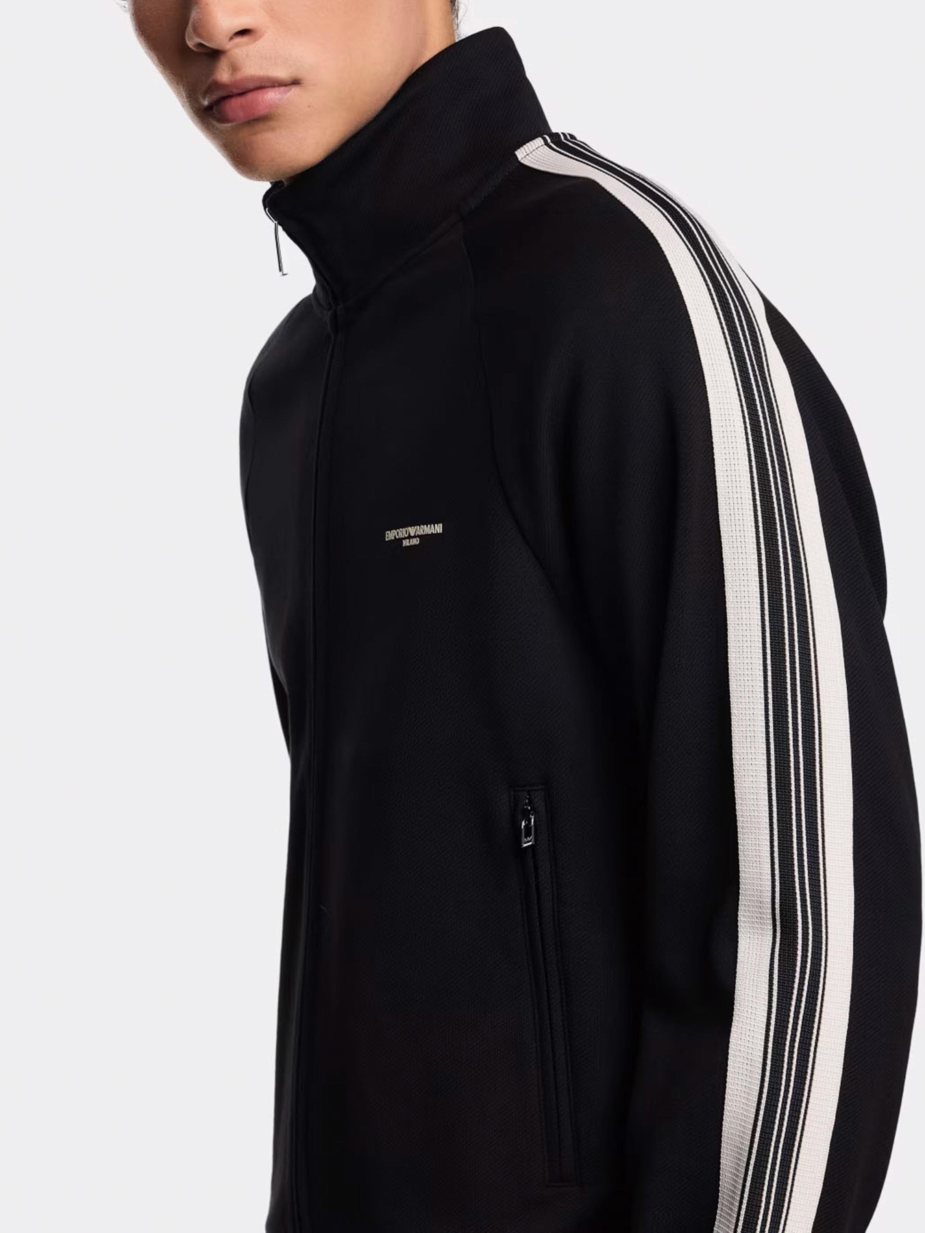 Худи и свитшоты Emporio Armani модель EM002872-AF13488-UC001 Худи и свитшоты Emporio Armani модель EM002872-AF13488-UC001 Фото