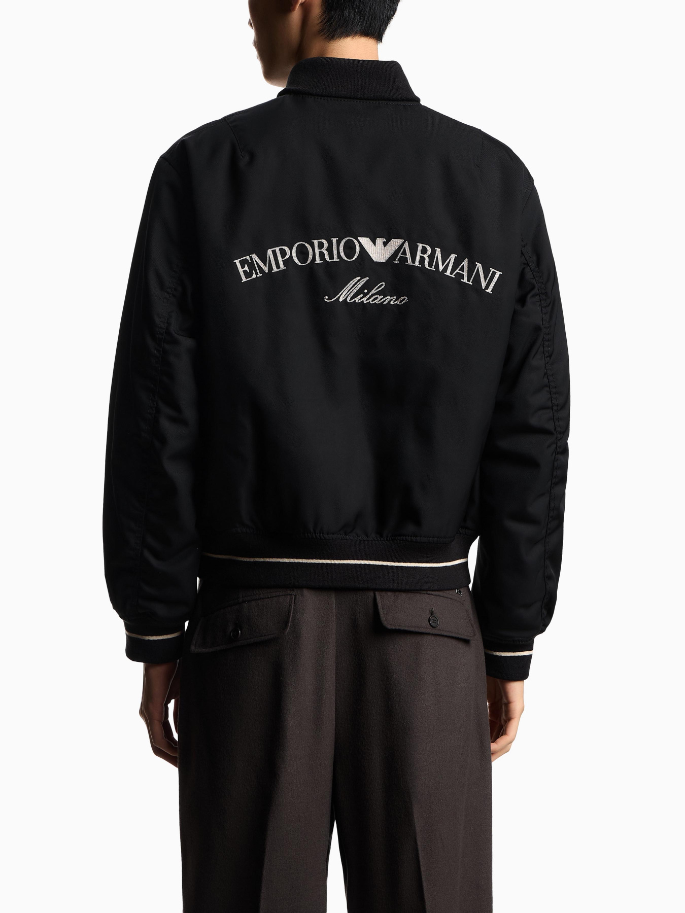Куртки и дубленки Emporio Armani модель EM003124-AF18264-UC001 Куртки и дубленки Emporio Armani модель EM003124-AF18264-UC001 Фото