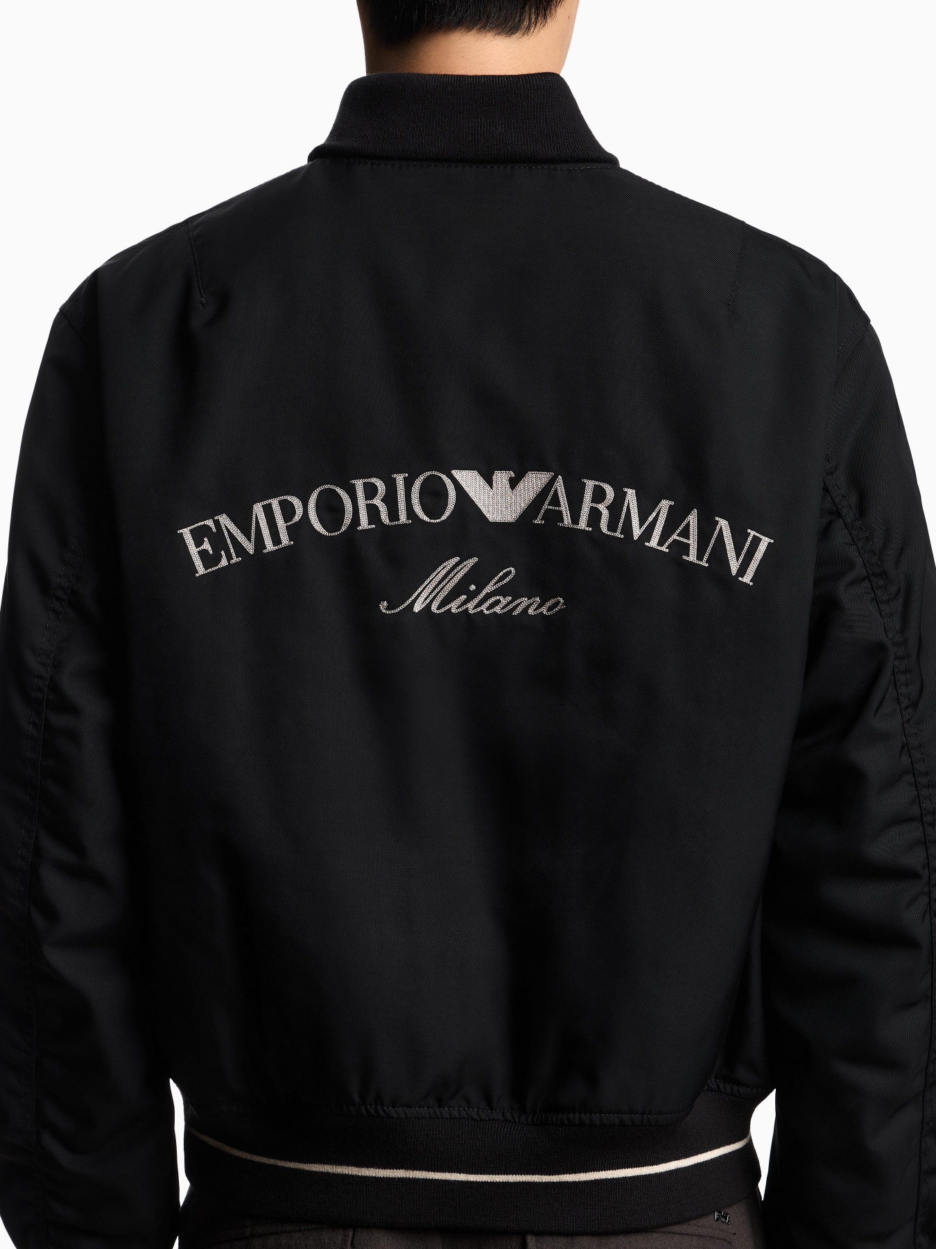 Куртки и дубленки Emporio Armani модель EM003124-AF18264-UC001 Куртки и дубленки Emporio Armani модель EM003124-AF18264-UC001 Фото