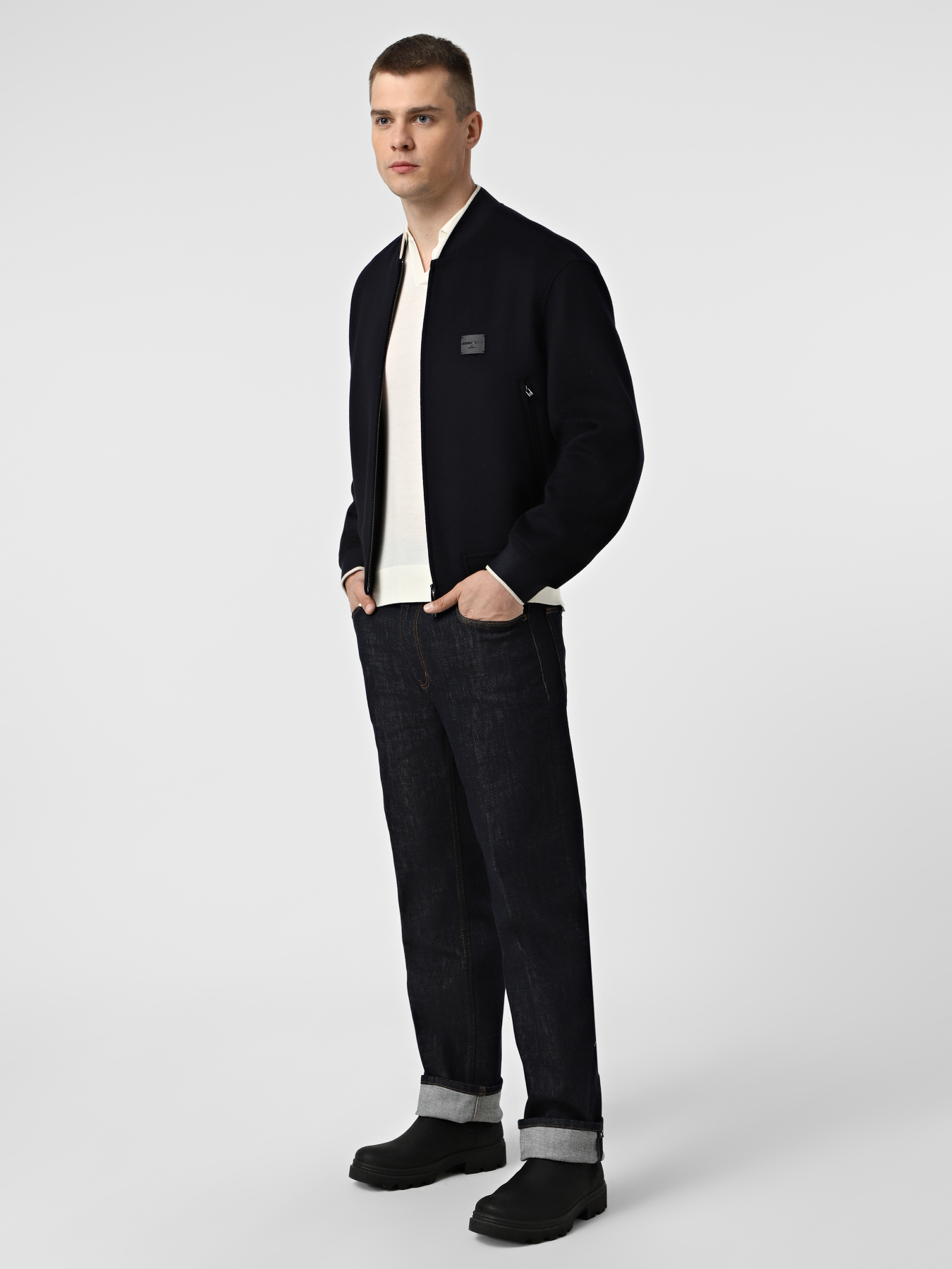 Куртки и дубленки Emporio Armani модель EM003049-AF18229-UB118 Куртки и дубленки Emporio Armani модель EM003049-AF18229-UB118 Фото