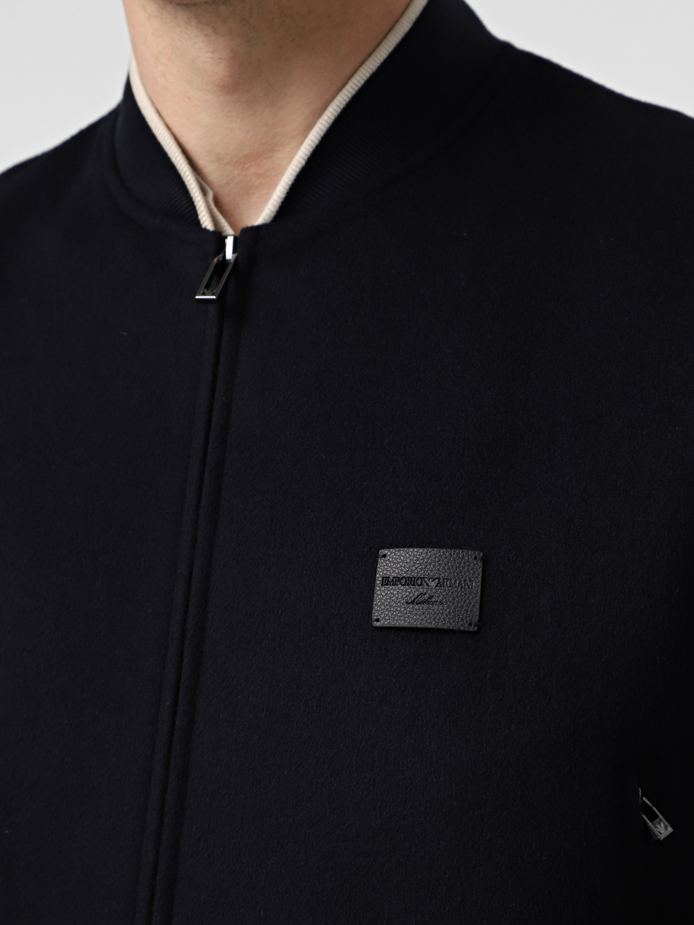 Куртки и дубленки Emporio Armani модель EM003049-AF18229-UB118 Куртки и дубленки Emporio Armani модель EM003049-AF18229-UB118 Фото