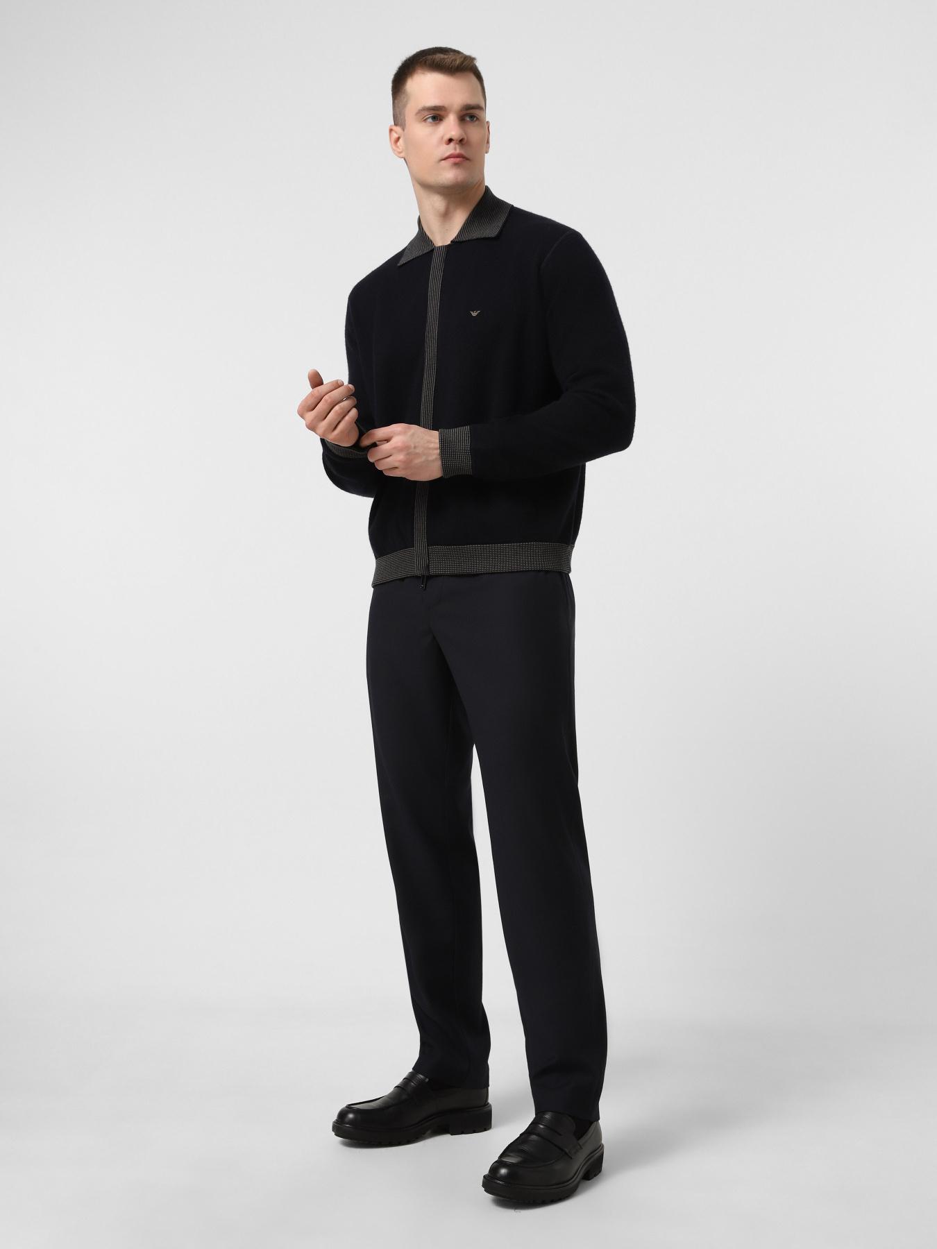 Свитры и кардиганы Emporio Armani модель EM001517-AF18099-UB118 Свитры и кардиганы Emporio Armani модель EM001517-AF18099-UB118 Фото