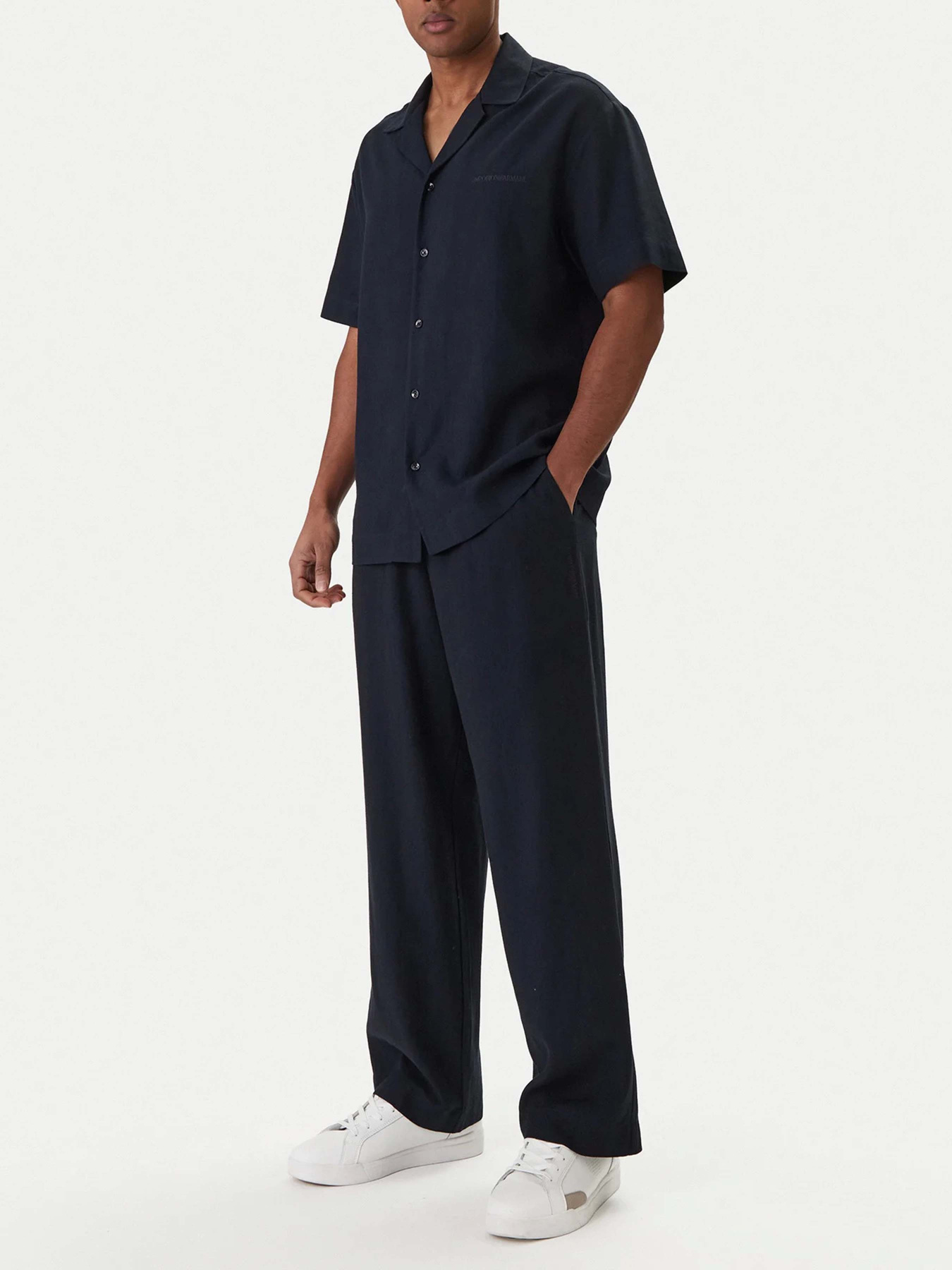 Сорочки Emporio Armani модель EM000593-AF20590-UB102 Сорочки Emporio Armani модель EM000593-AF20590-UB102 Фото