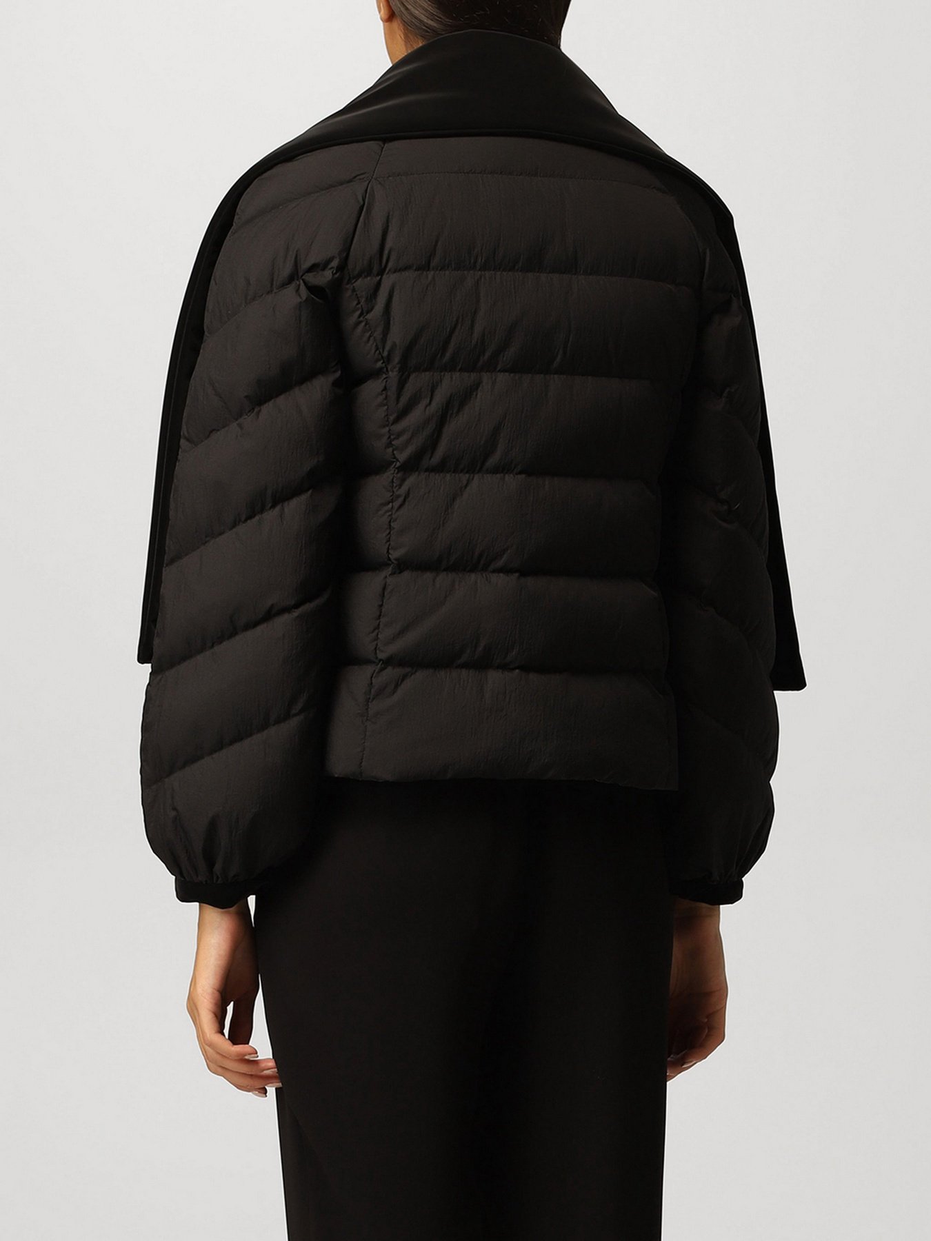 Куртки и дубленки Emporio Armani модель 6K2B69-2NJGZ-0999 Куртки и дубленки Emporio Armani модель 6K2B69-2NJGZ-0999 Фото
