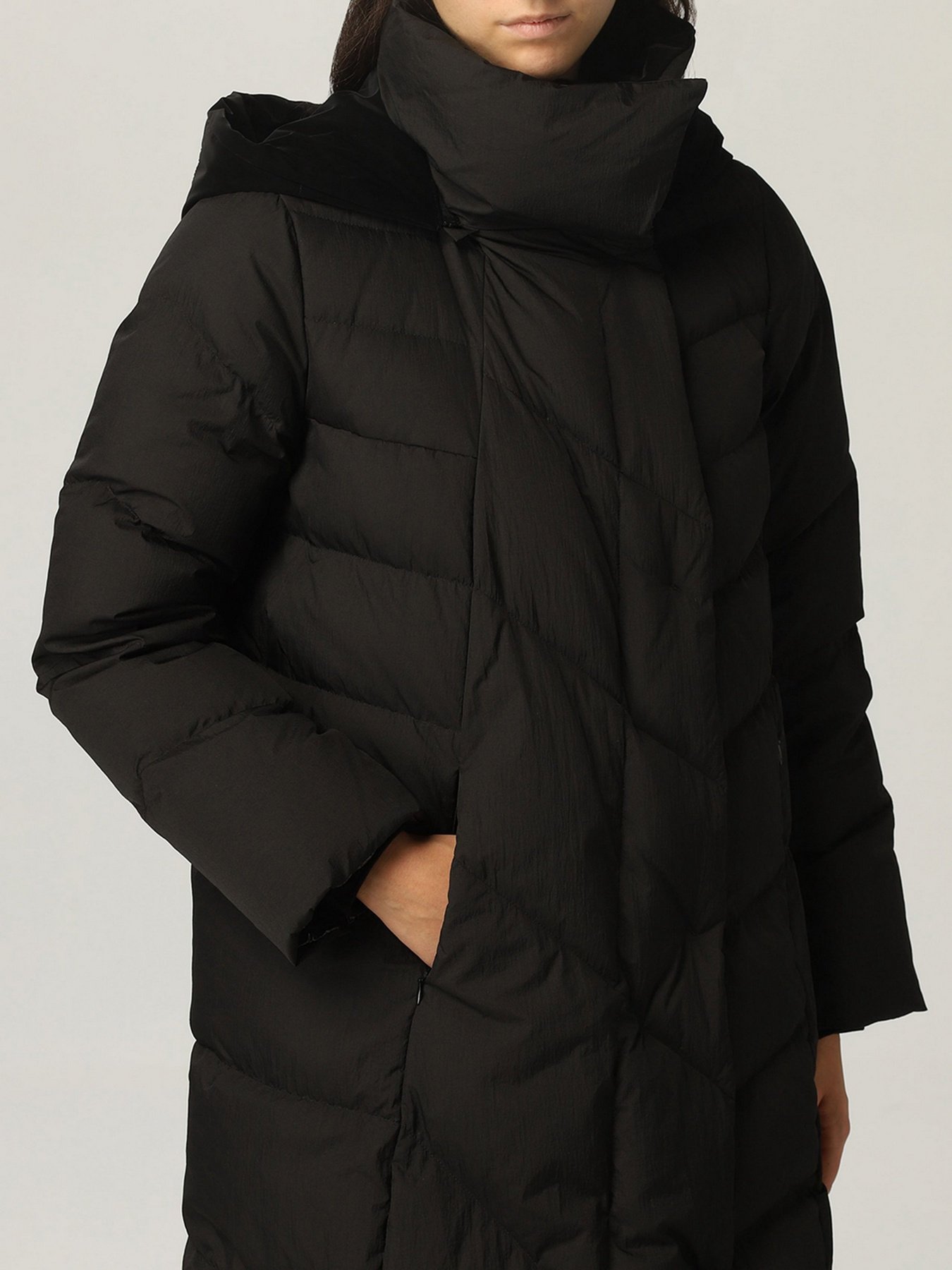 Куртки и дубленки Emporio Armani модель 6K2L68-2NJGZ-0999 Куртки и дубленки Emporio Armani модель 6K2L68-2NJGZ-0999 Фото
