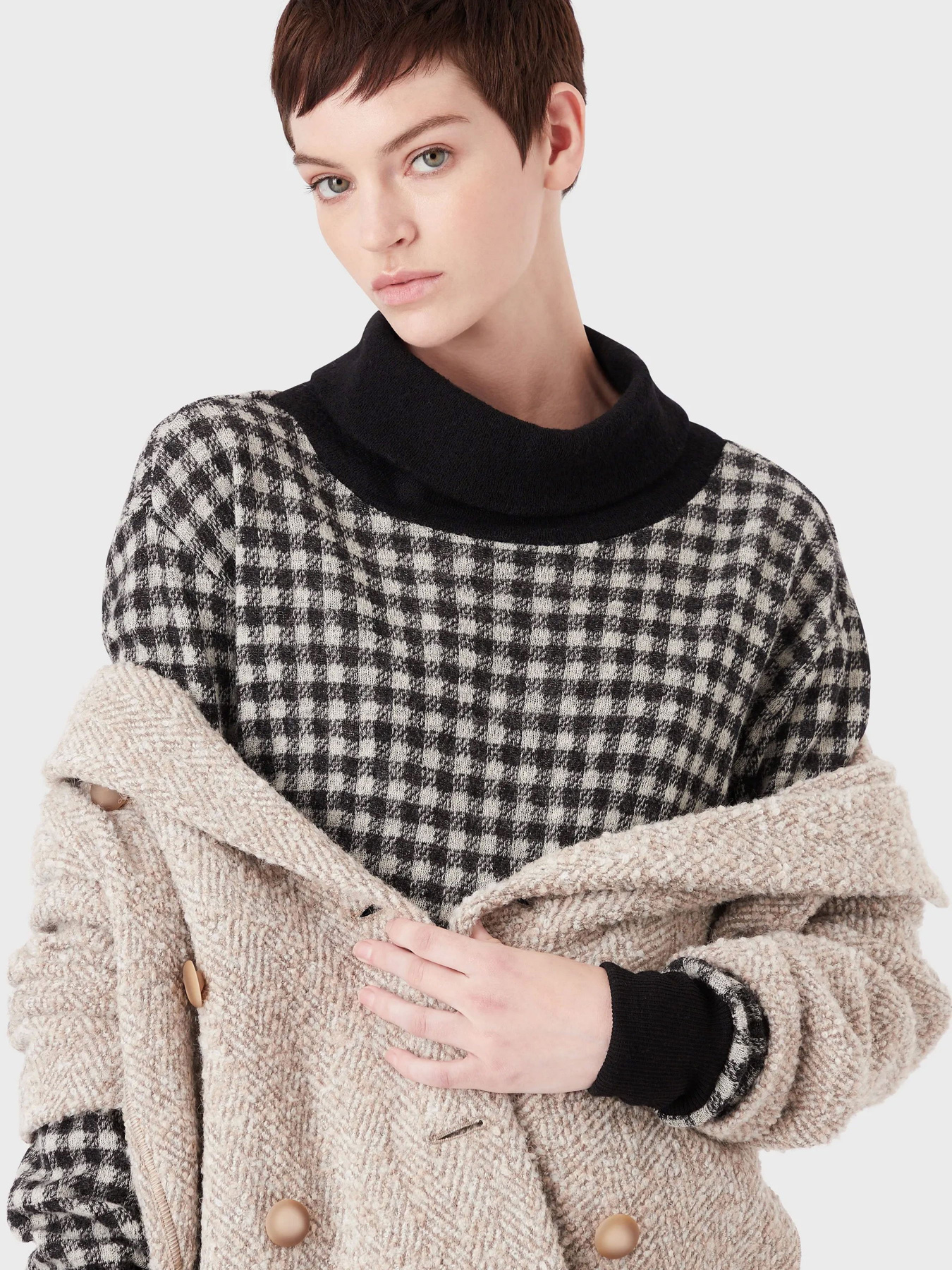 Пальто и плащи Emporio Armani модель H3NL01-C2700-010 Пальто и плащи Emporio Armani модель H3NL01-C2700-010 Фото