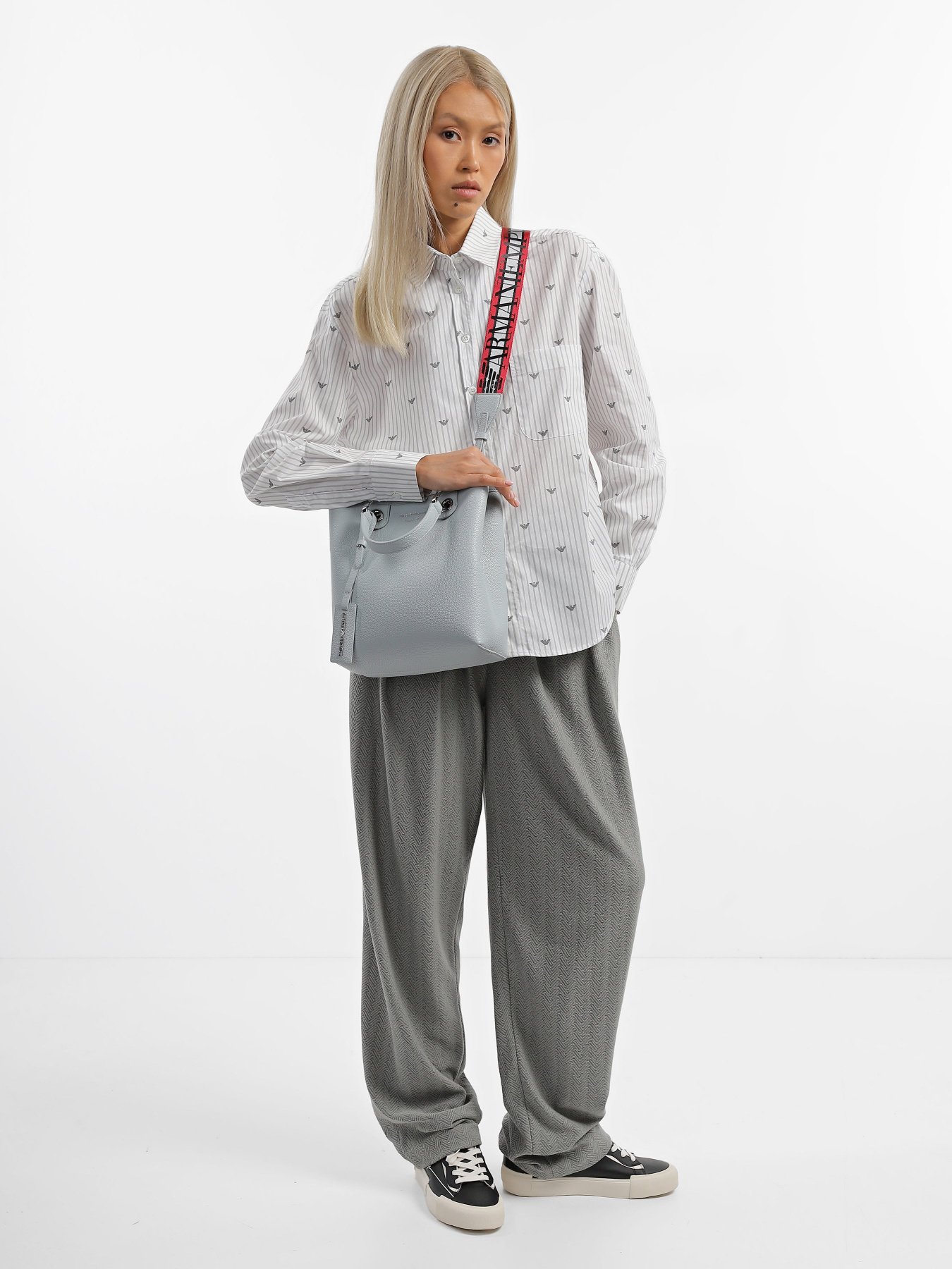 Рубашки Emporio Armani модель 6R2C67-2NW0Z-F606 Рубашки Emporio Armani модель 6R2C67-2NW0Z-F606 Фото