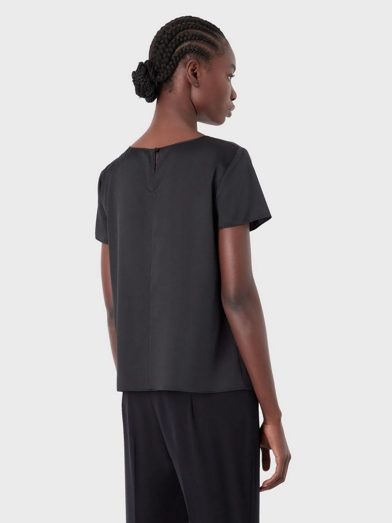 Рубашки Emporio Armani модель 8N2K15-2NXXZ-0999 Рубашки Emporio Armani модель 8N2K15-2NXXZ-0999 Фото