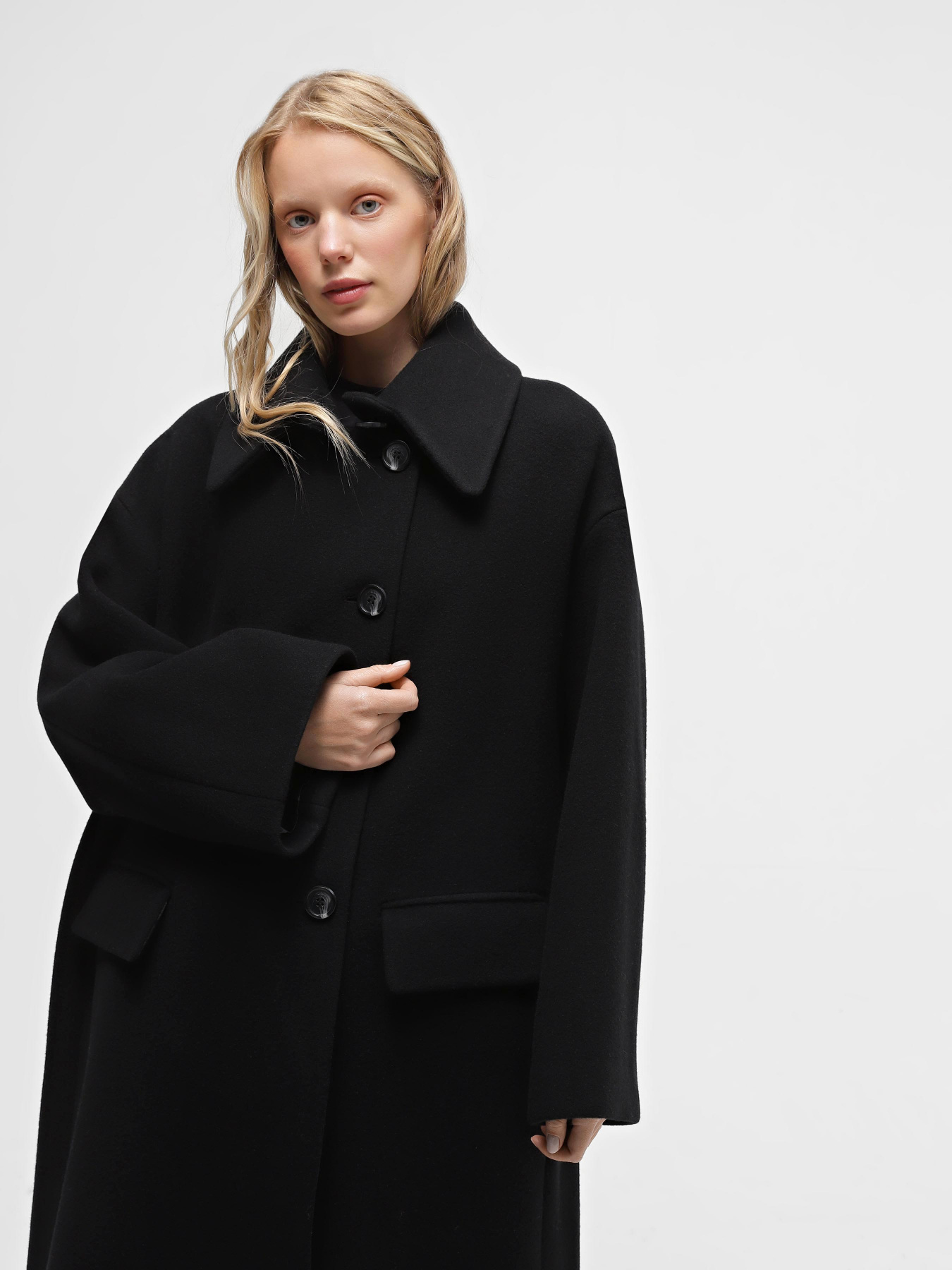 Пальто и плащи Emporio Armani модель H4NL1G-E9907-999 Пальто и плащи Emporio Armani модель H4NL1G-E9907-999 Фото