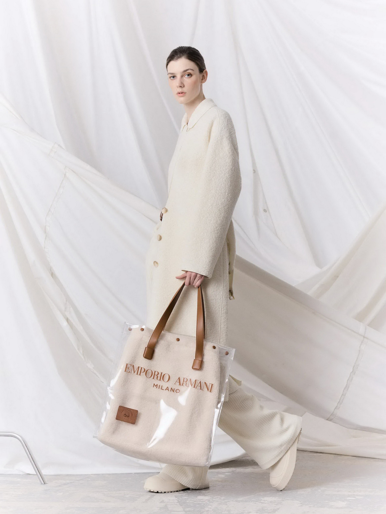 Пальта та плащі Emporio Armani CHALET модель 6R2L90-2NV6Z-0138 Пальта та плащі Emporio Armani CHALET модель 6R2L90-2NV6Z-0138 Фото