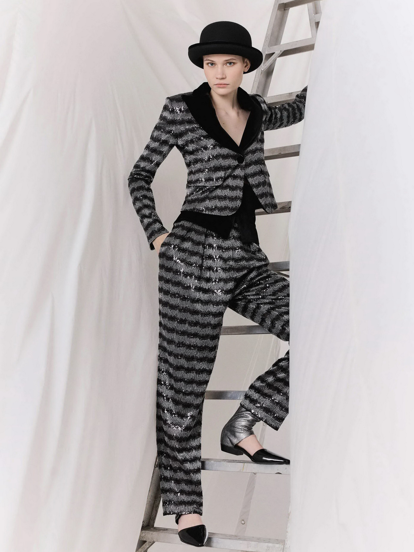 Штани Emporio Armani модель H4NP1F-E9924-099 Штани Emporio Armani модель H4NP1F-E9924-099 Фото
