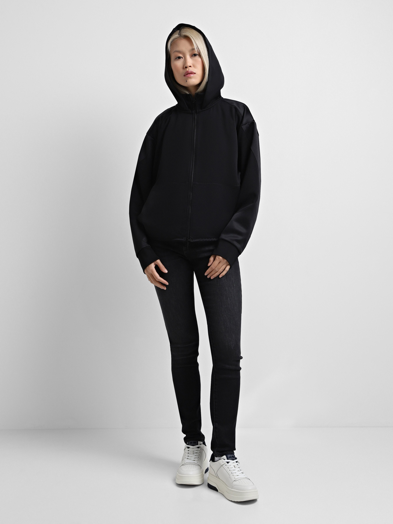 Куртки та дублянки Emporio Armani модель 6D2B7B-2JXGZ-0999 Куртки та дублянки Emporio Armani модель 6D2B7B-2JXGZ-0999 Фото