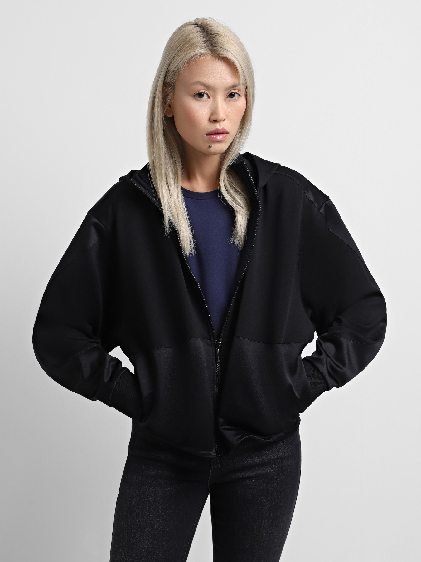 Куртки та дублянки Emporio Armani модель 6D2B7B-2JXGZ-0999 Куртки та дублянки Emporio Armani модель 6D2B7B-2JXGZ-0999 Фото