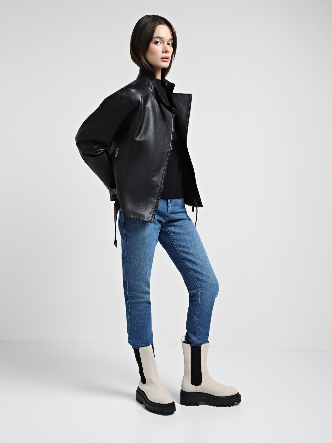 Куртки та дублянки Emporio Armani модель EW000229-AF10529-UC001 Фото