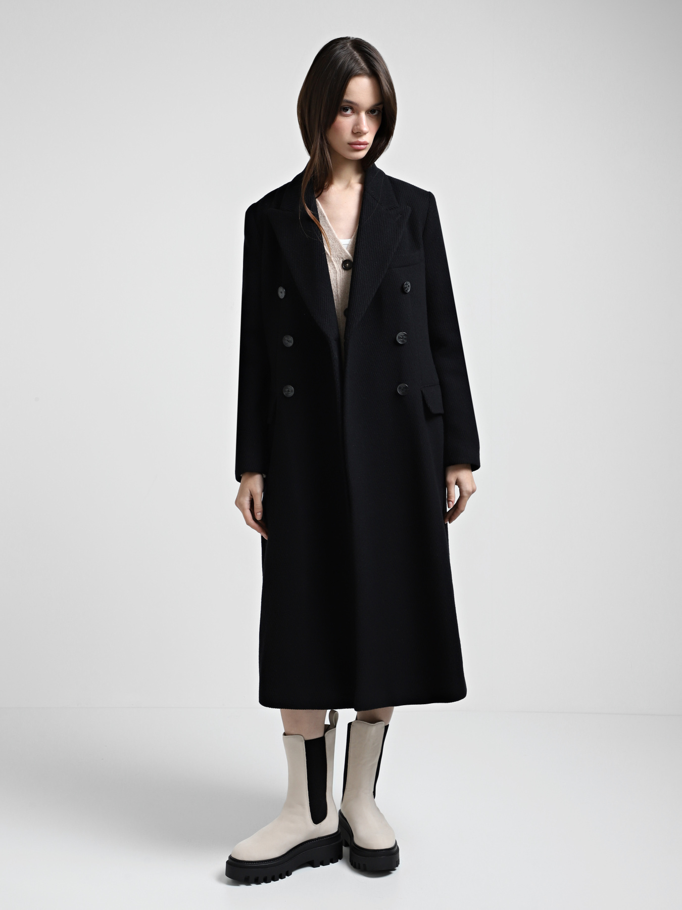 Пальто и плащи Emporio Armani модель EW000335-AF10226-UC001 Пальто и плащи Emporio Armani модель EW000335-AF10226-UC001 Фото