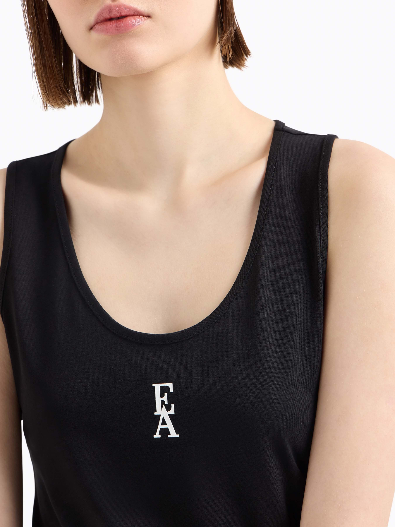 Футболки і поло Emporio Armani модель EW001519-AF12571-UC001 Футболки і поло Emporio Armani модель EW001519-AF12571-UC001 Фото