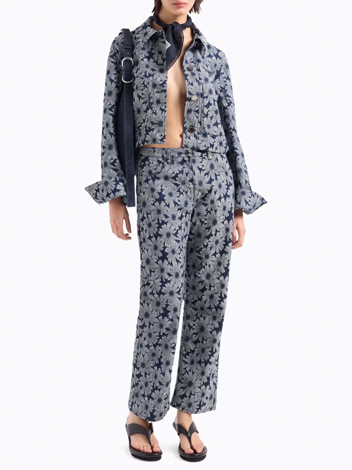 Куртки та дублянки Emporio Armani модель EW001334-AF13860-FB010 Куртки та дублянки Emporio Armani модель EW001334-AF13860-FB010 Фото