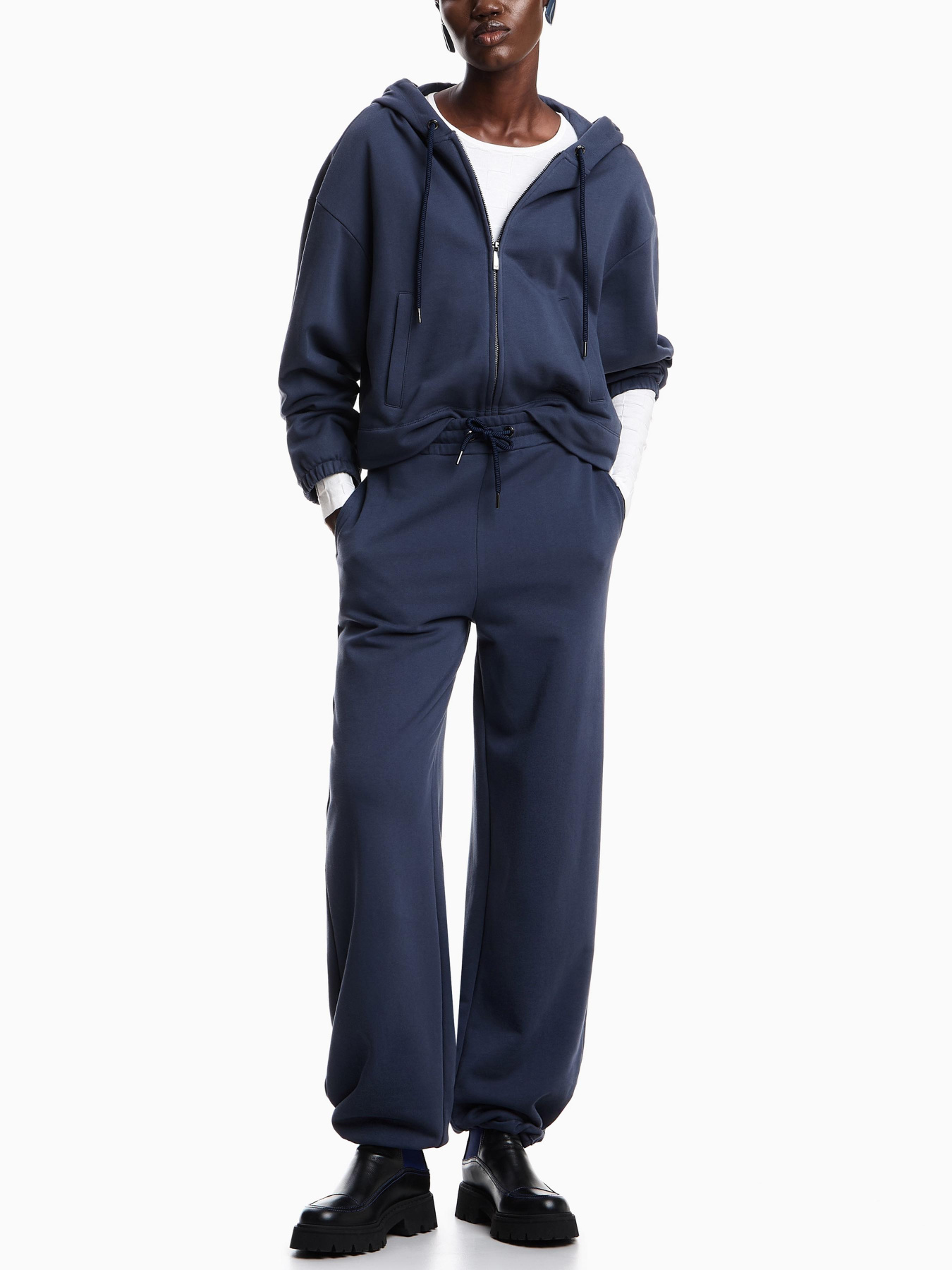 Худи и свитшоты Emporio Armani модель EW002126-AF12538-UB092 Худи и свитшоты Emporio Armani модель EW002126-AF12538-UB092 Фото