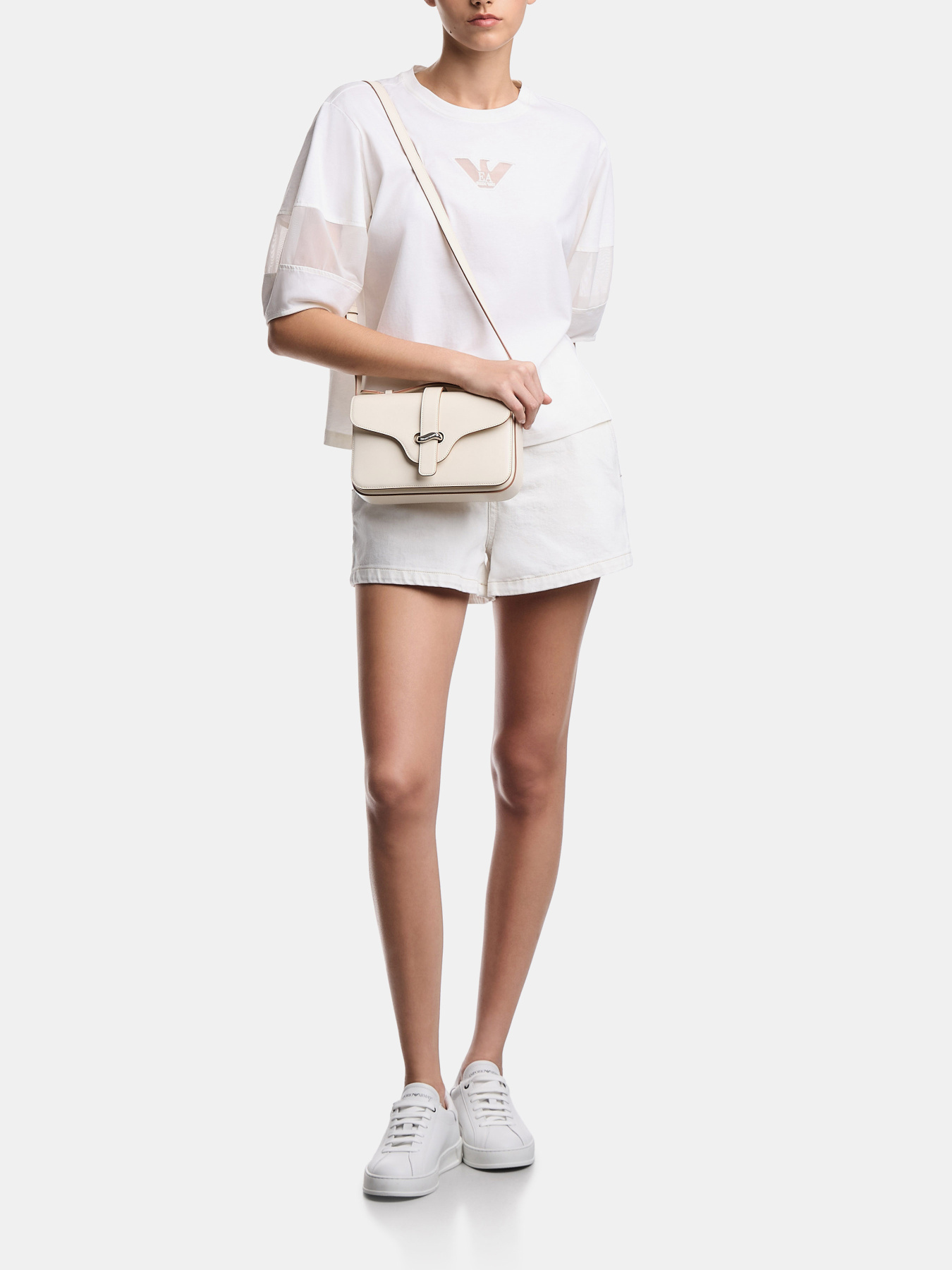 Рубашки Emporio Armani модель EW004390-AF13318-U0006 Рубашки Emporio Armani модель EW004390-AF13318-U0006 Фото