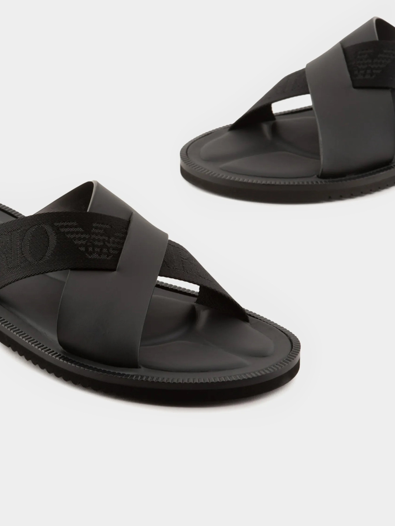 Шлёпанцы Emporio Armani модель X4P124-XN787-K001 Фото