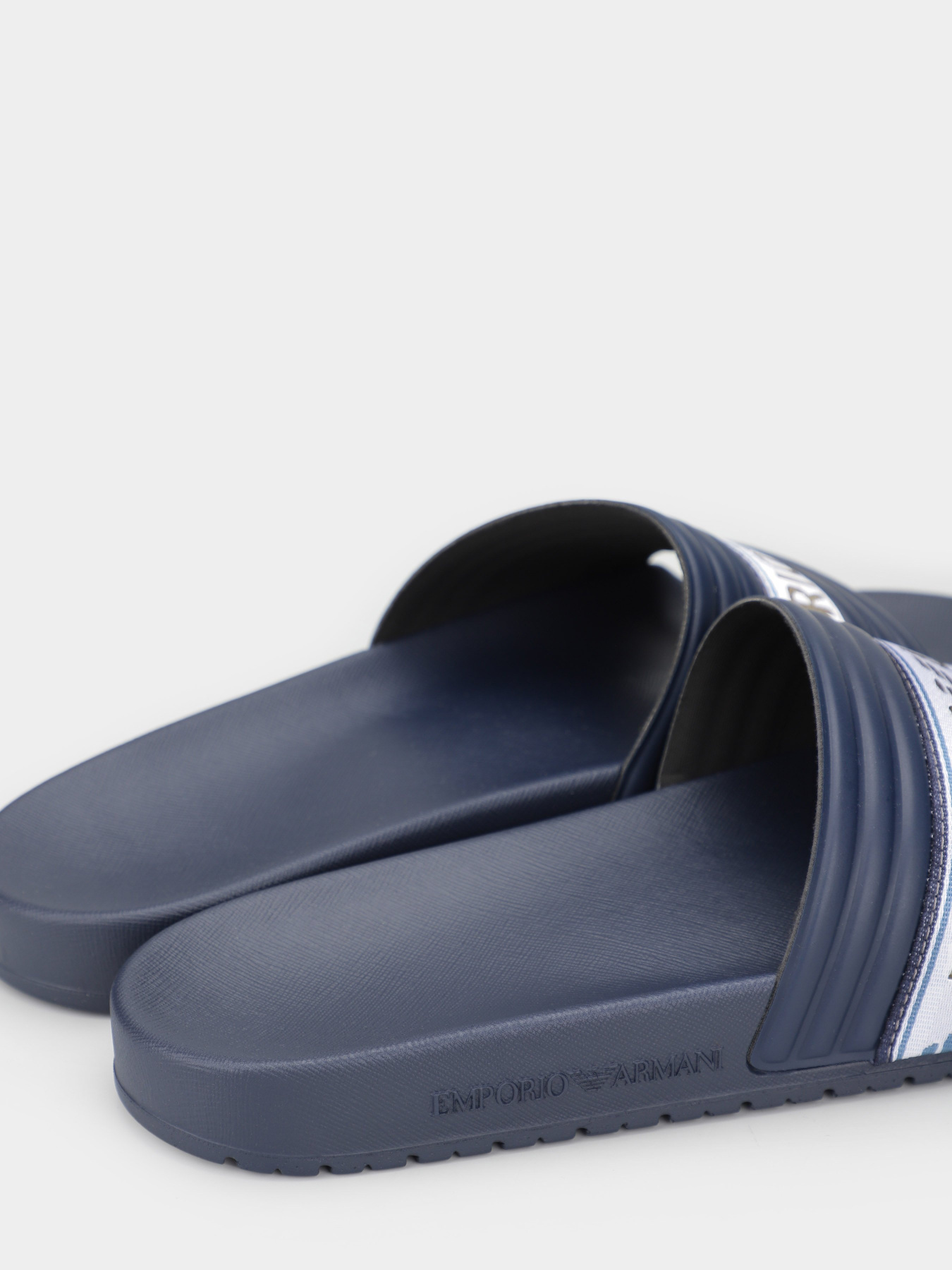 Шлёпанцы Emporio Armani модель XVPS06-XN999-T637 Фото