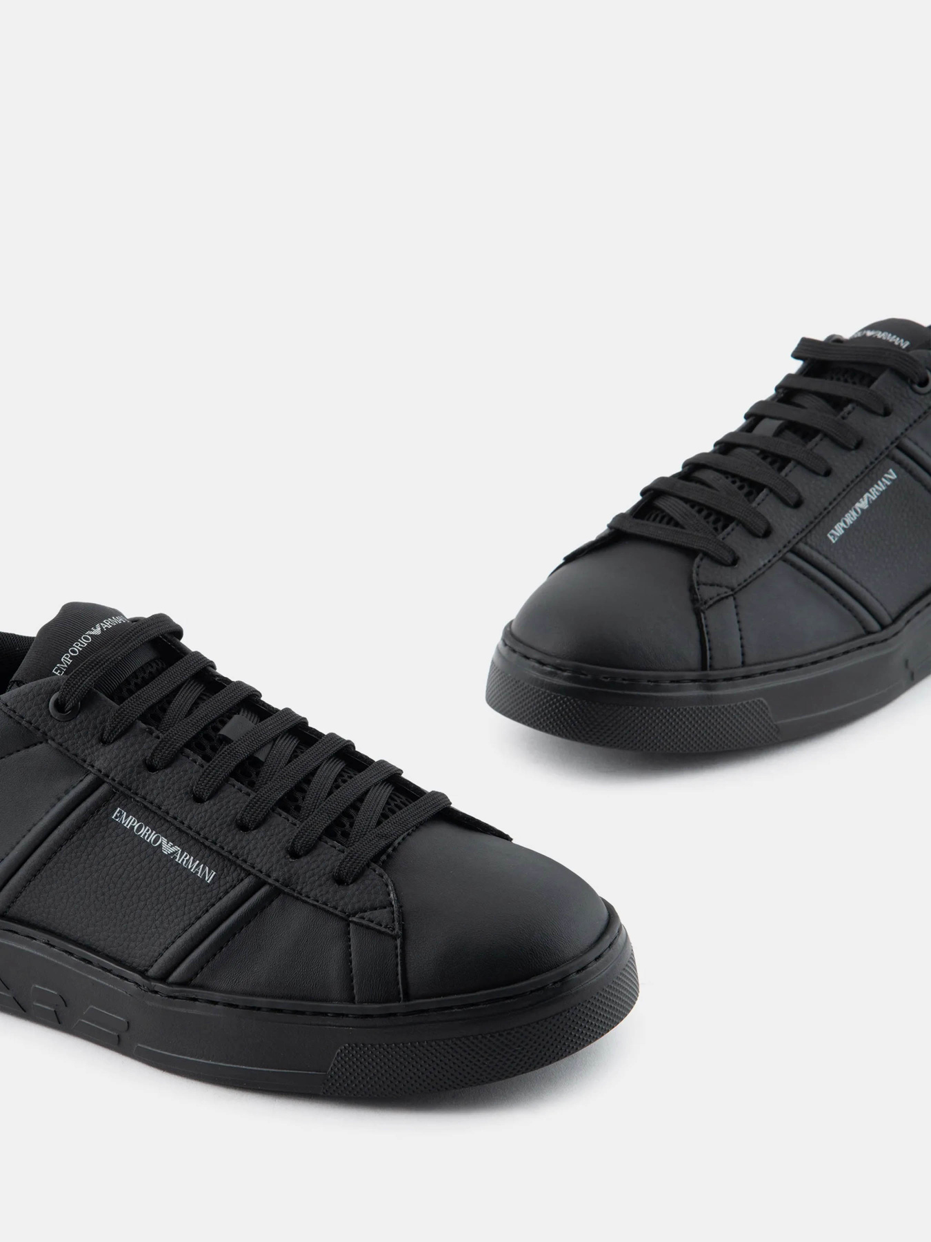 Кроссовки Emporio Armani модель X4X570-XN840-K001 Фото