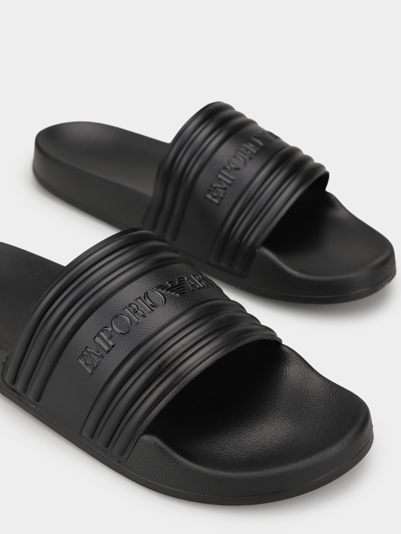 Шльопанці Emporio Armani модель EM002246-AF16403-UC001 Шльопанці Emporio Armani модель EM002246-AF16403-UC001 Фото