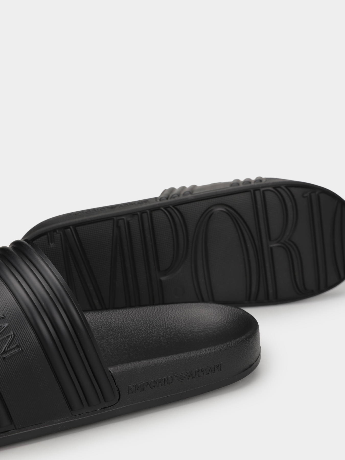 Шльопанці Emporio Armani модель EM002246-AF16403-UC001 Шльопанці Emporio Armani модель EM002246-AF16403-UC001 Фото