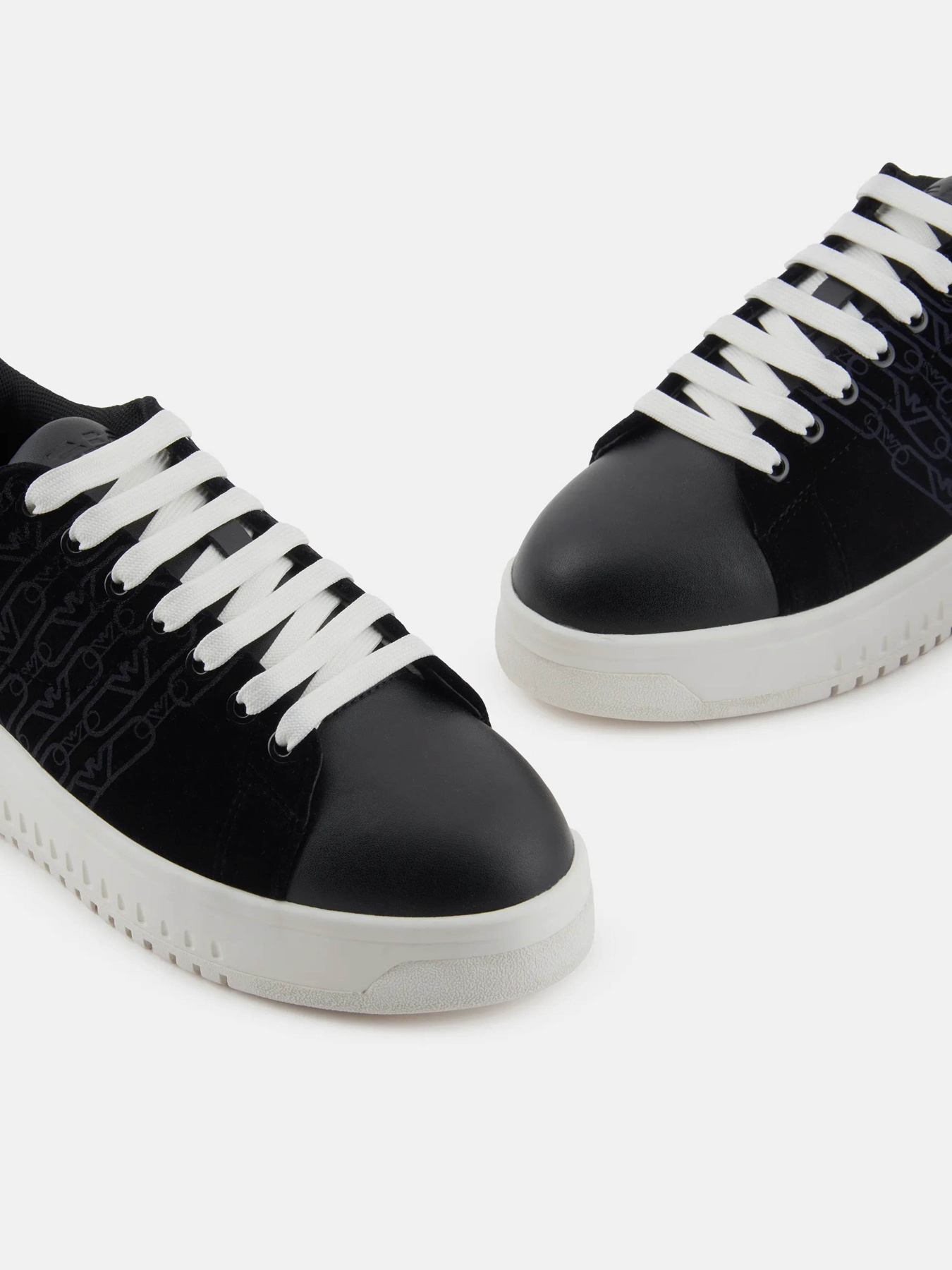 Кроссовки Emporio Armani модель X3X024-XR228-00002 Кроссовки Emporio Armani модель X3X024-XR228-00002 Фото