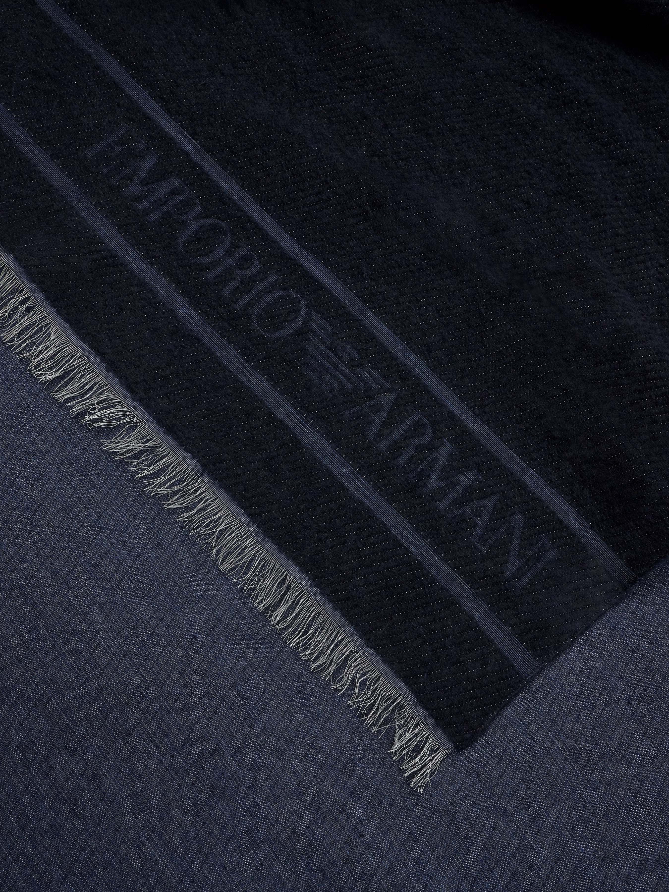 Шарфи та хустки Emporio Armani модель 625212-4F316-00035 Фото