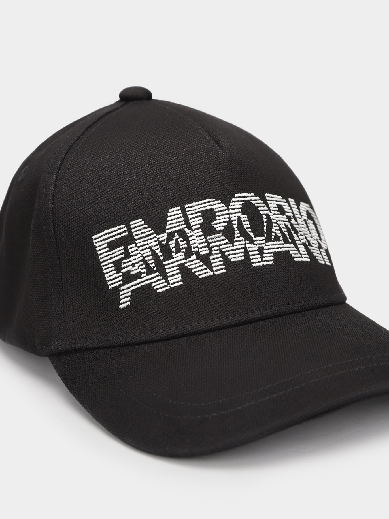 Шапки и кепки Emporio Armani модель EW001893-AF14765-U8120 Шапки и кепки Emporio Armani модель EW001893-AF14765-U8120 Фото
