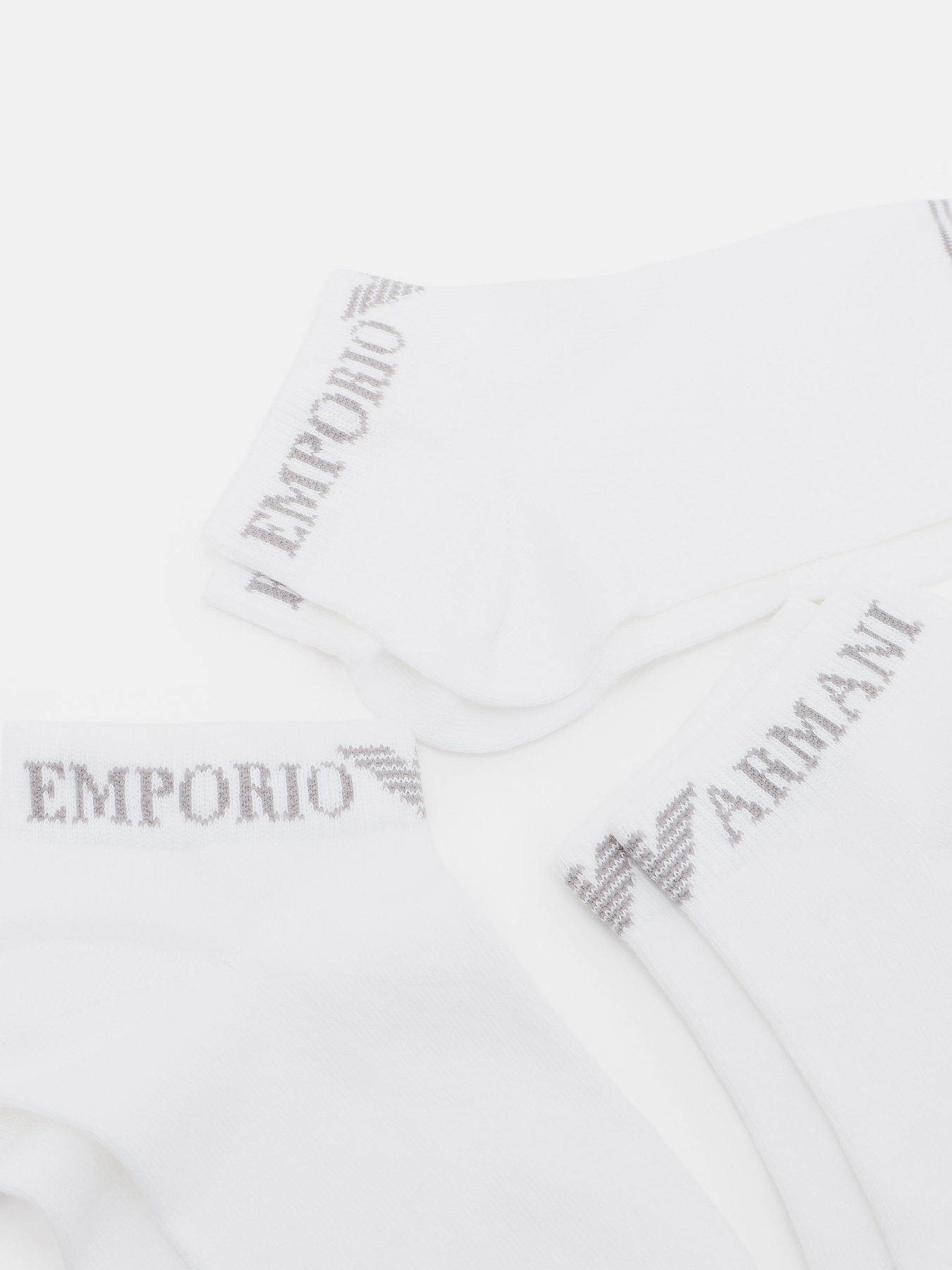 Носки и гольфы Emporio Armani модель EW000584-AF20515-M0172 Носки и гольфы Emporio Armani модель EW000584-AF20515-M0172 Фото