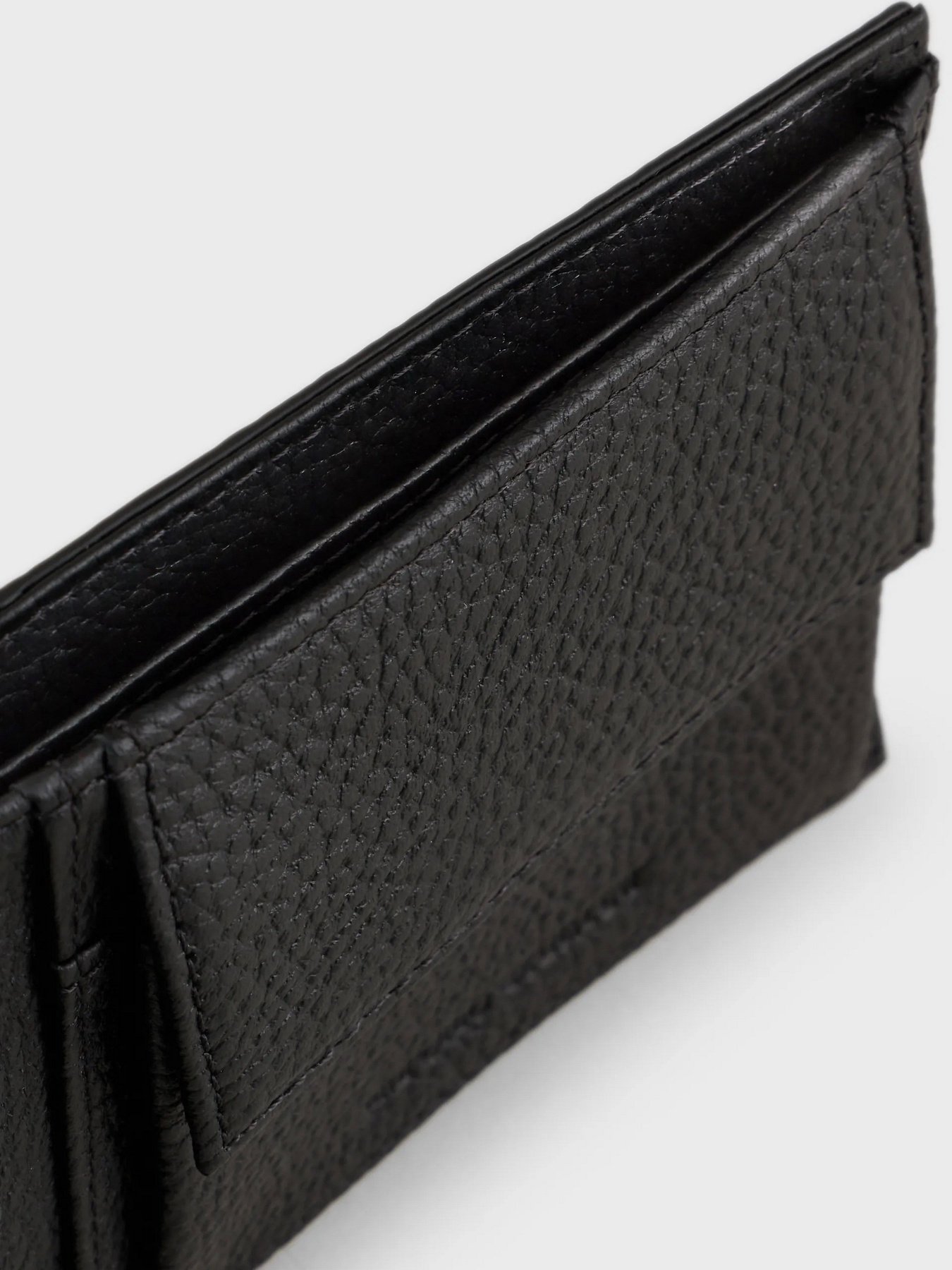 Кошельки Emporio Armani модель YEM122-Y142V-81072 Кошельки Emporio Armani модель YEM122-Y142V-81072 Фото