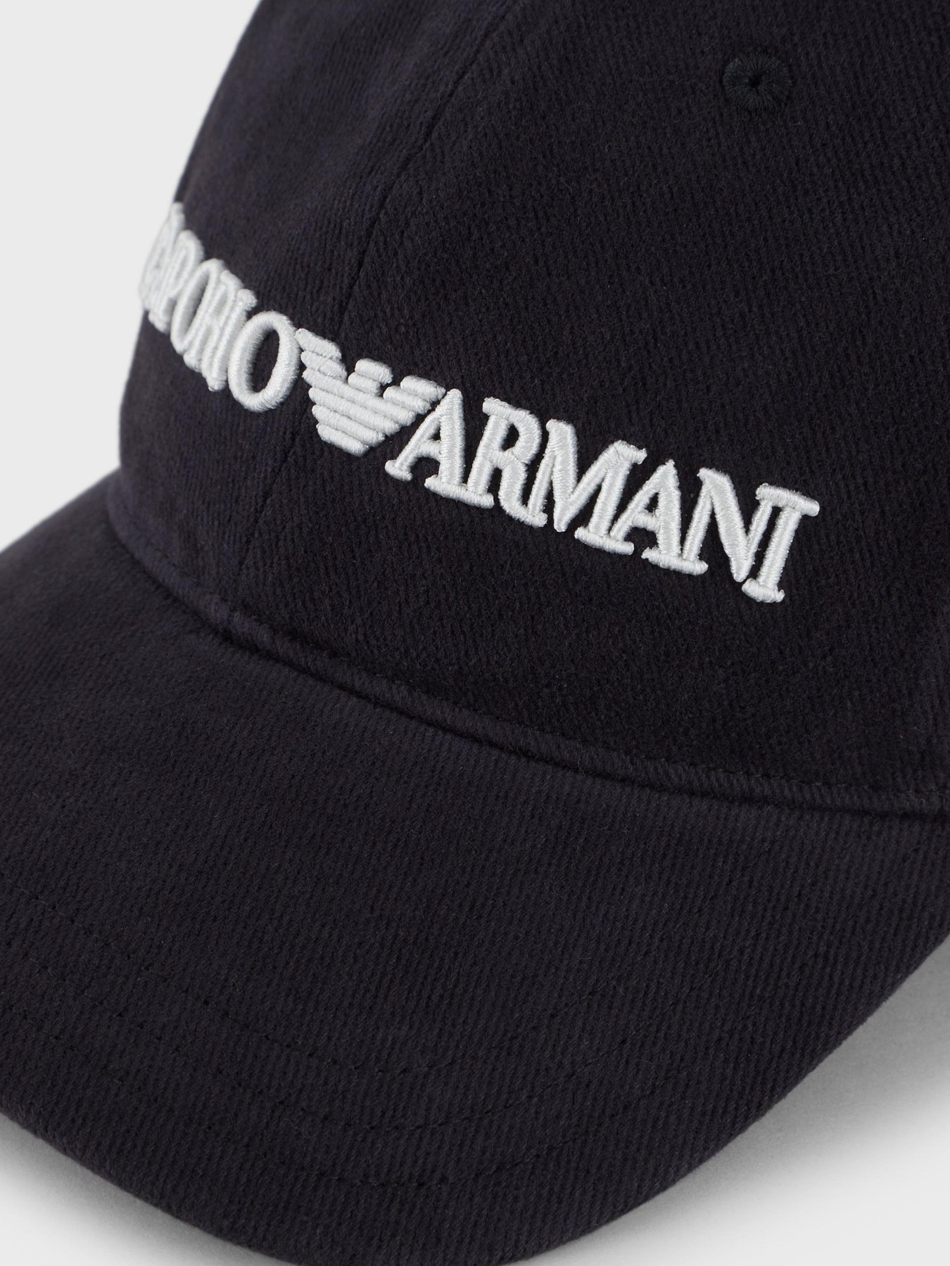 Шапки и кепки Emporio Armani модель 627901-CC994-00935 Шапки и кепки Emporio Armani модель 627901-CC994-00935 Фото
