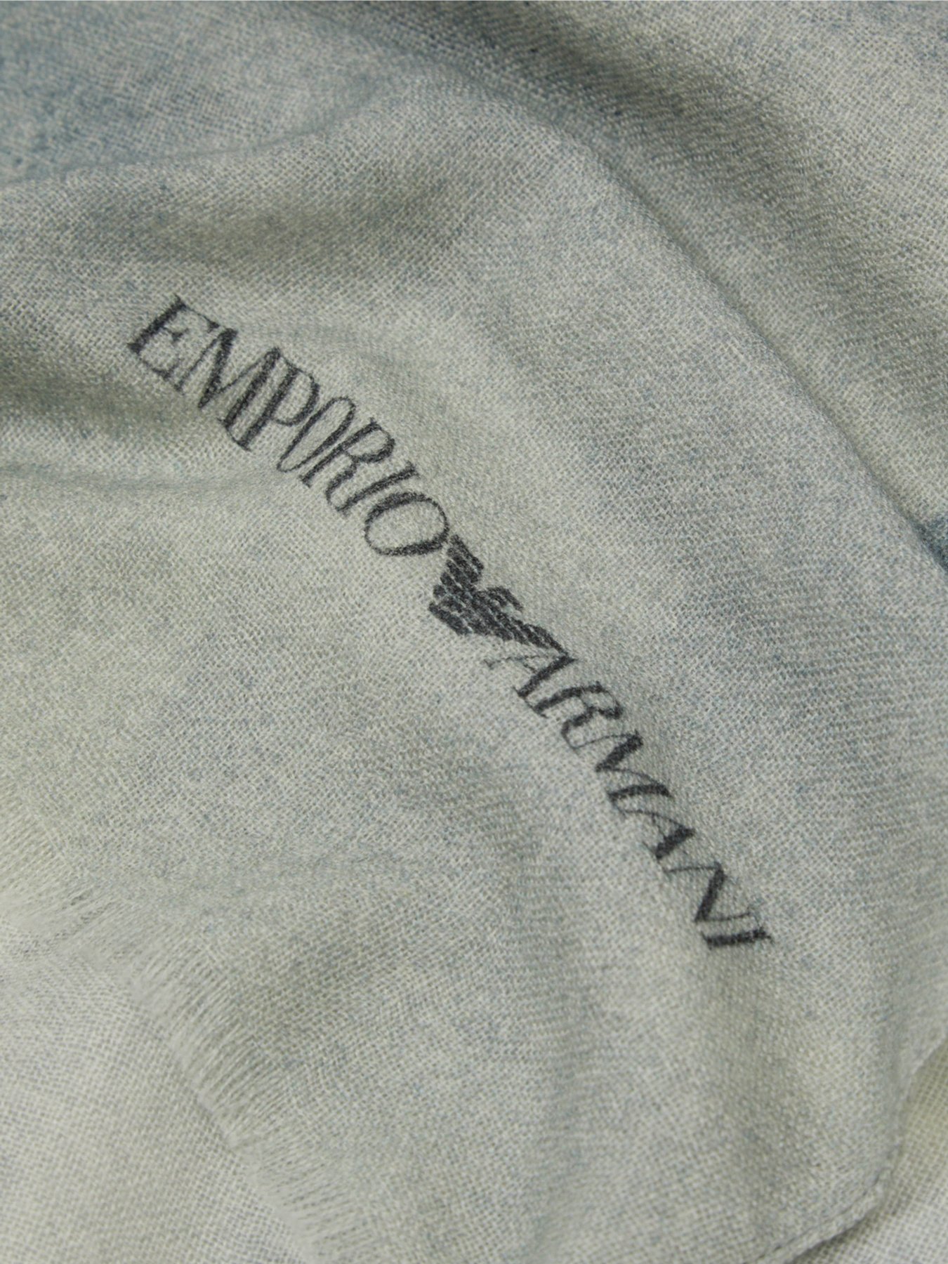 Шарфы и платки Emporio Armani модель 635051-3F302-00341 Шарфы и платки Emporio Armani модель 635051-3F302-00341 Фото
