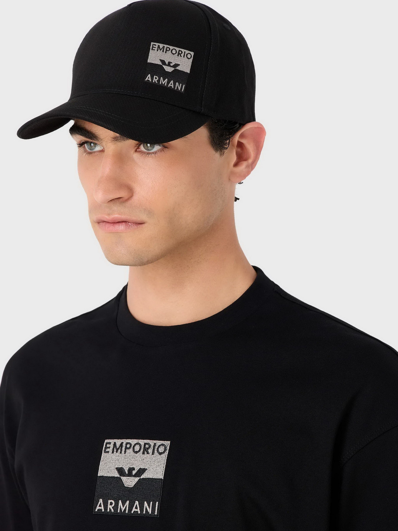 Шапки и кепки Emporio Armani модель 627379-3F551-00020 Шапки и кепки Emporio Armani модель 627379-3F551-00020 Фото