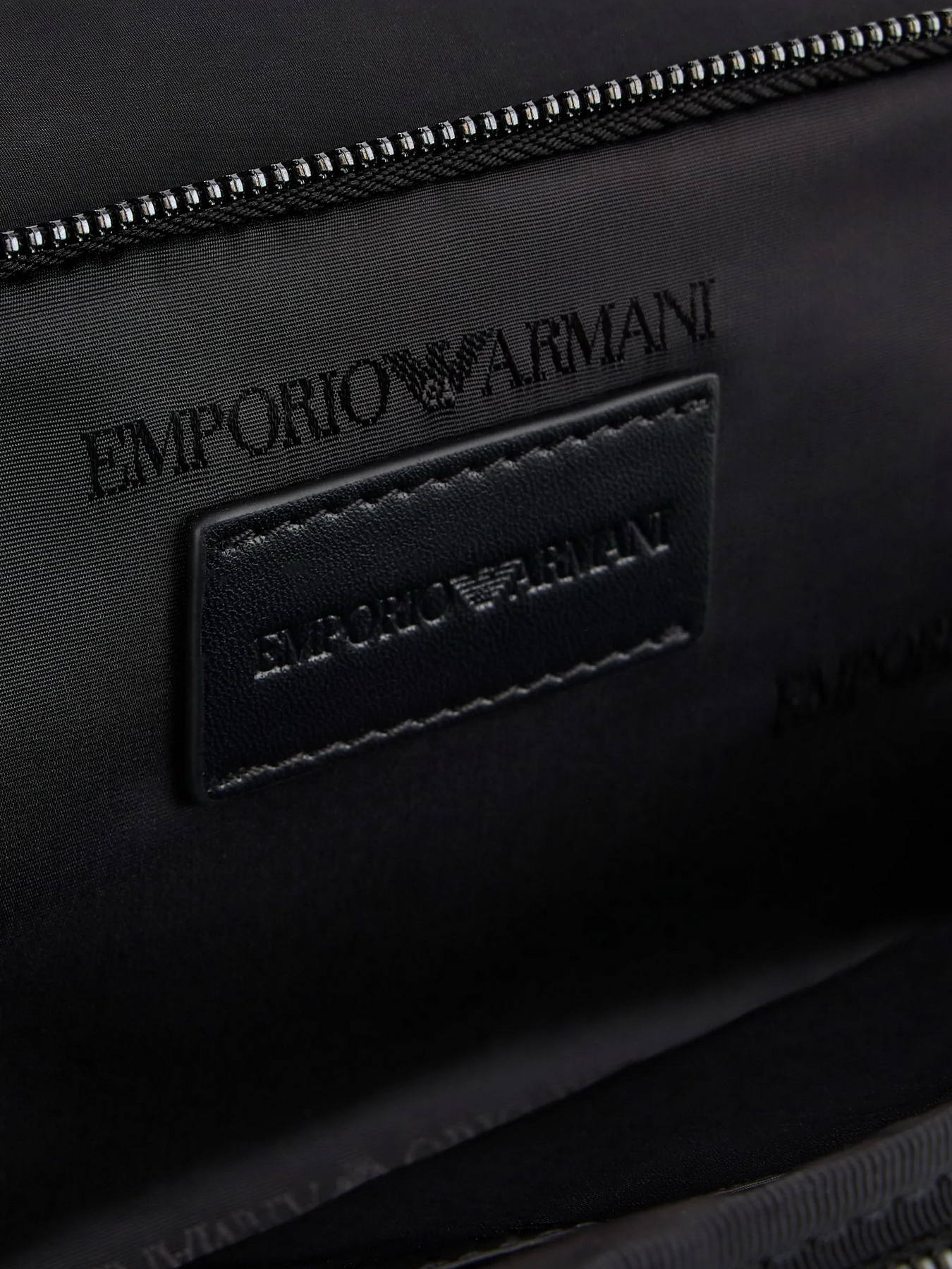 Гаманці Emporio Armani модель Y4R509-Y701J-80001 Гаманці Emporio Armani модель Y4R509-Y701J-80001 Фото
