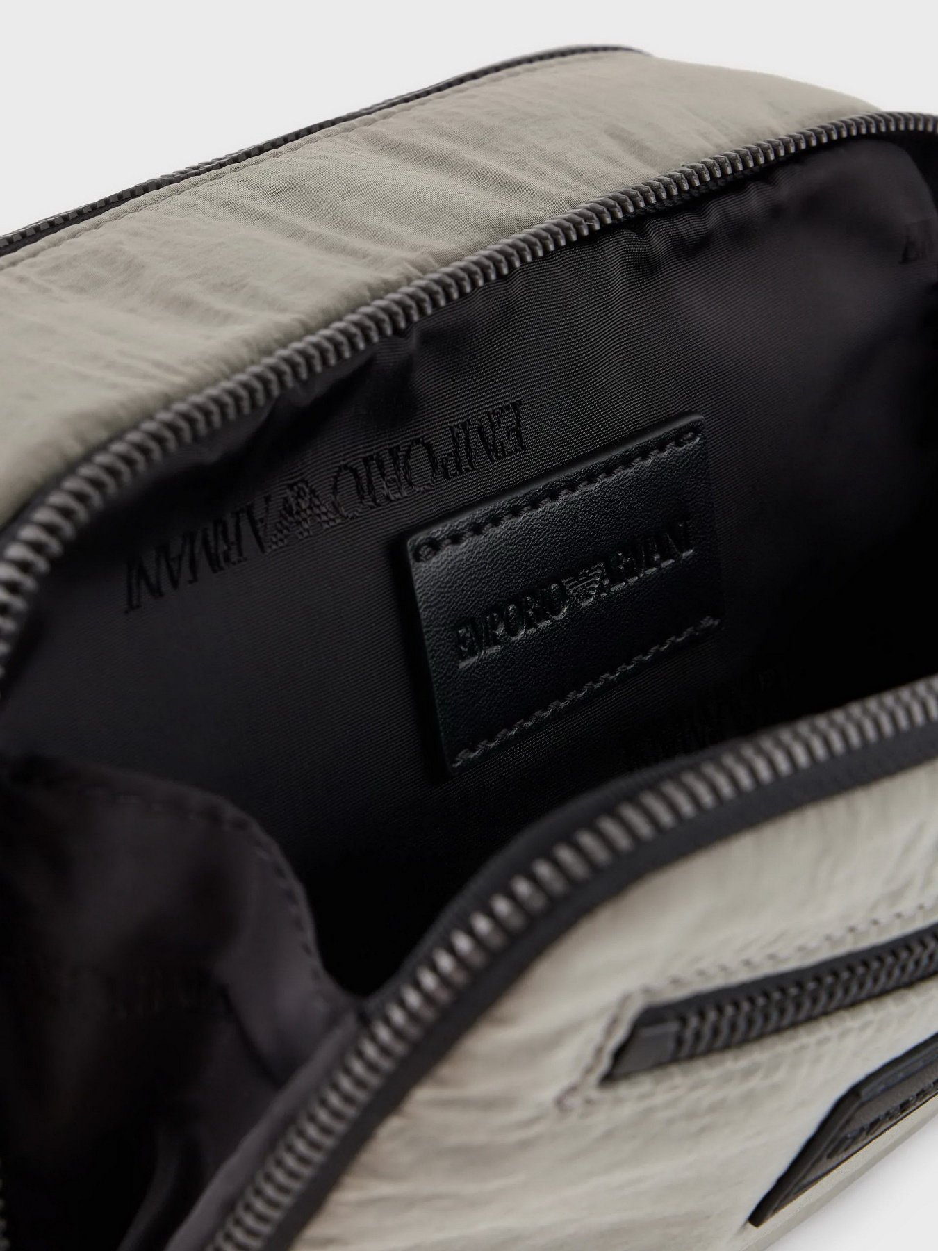 Гаманці Emporio Armani модель Y4R509-Y701J-80519 Фото