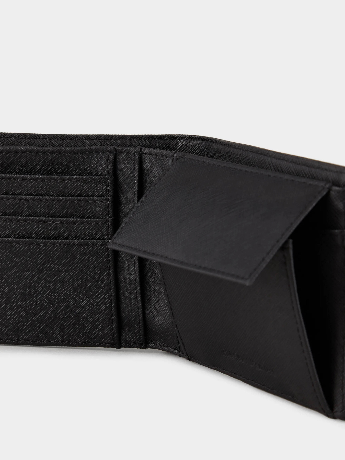 Кошельки Emporio Armani модель Y4R165-Y138E-81072 Кошельки Emporio Armani модель Y4R165-Y138E-81072 Фото