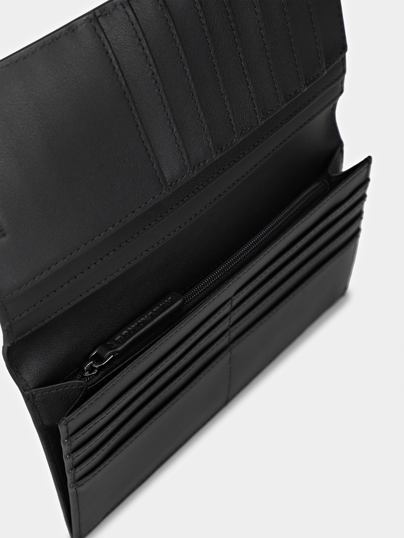 Кошельки Emporio Armani модель Y4R624-YQ82X-80001 Кошельки Emporio Armani модель Y4R624-YQ82X-80001 Фото