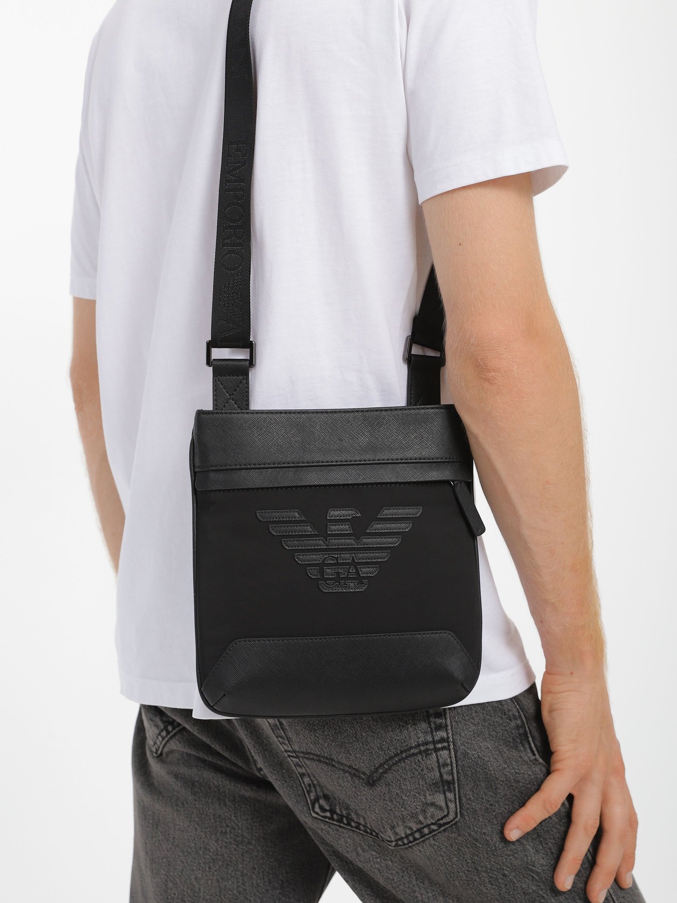 Сумки Emporio Armani модель Y4M185-Y216J-81073 Сумки Emporio Armani модель Y4M185-Y216J-81073 Фото