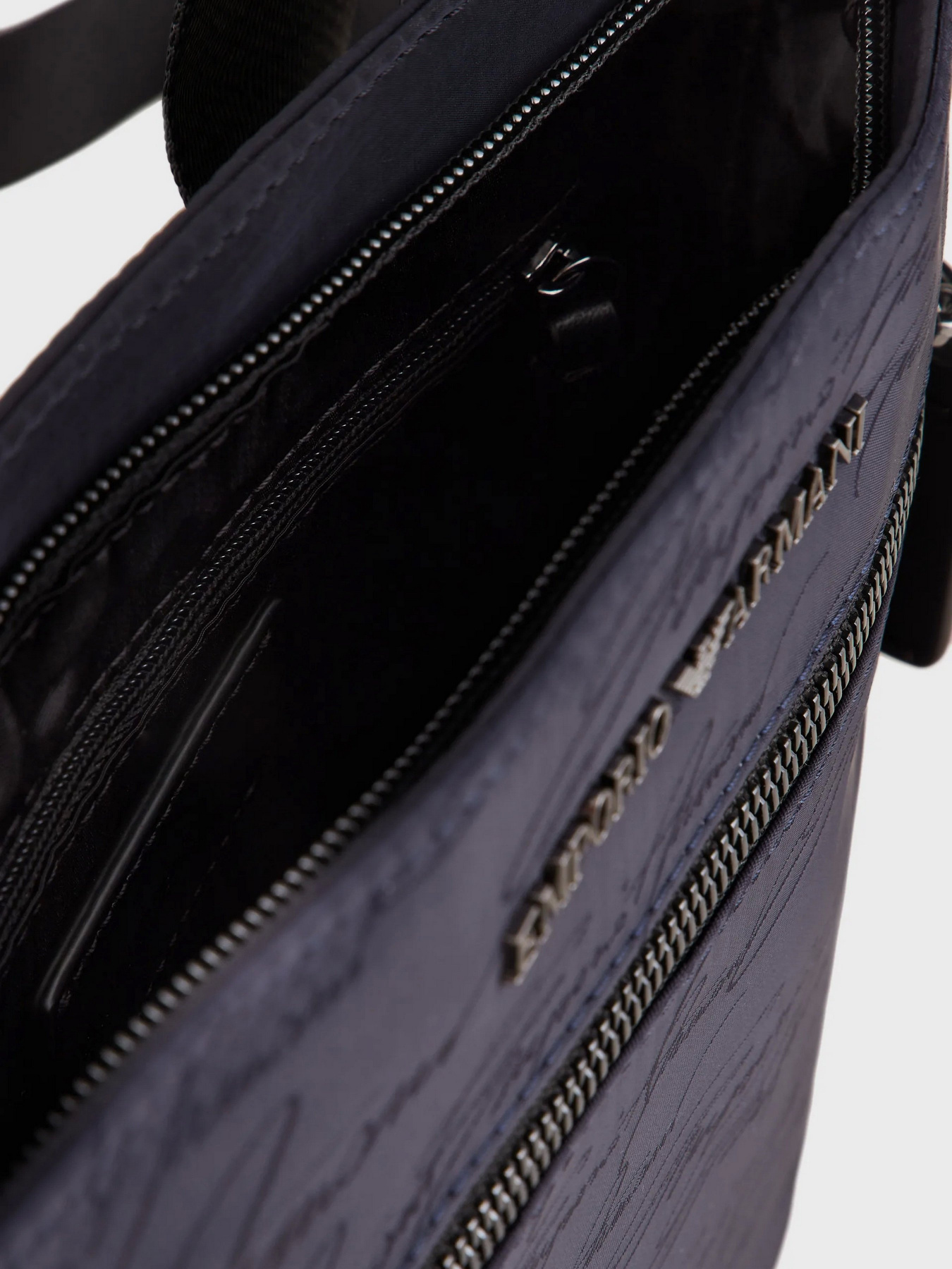 Сумки Emporio Armani модель Y4M382-Y202J-87077 Фото