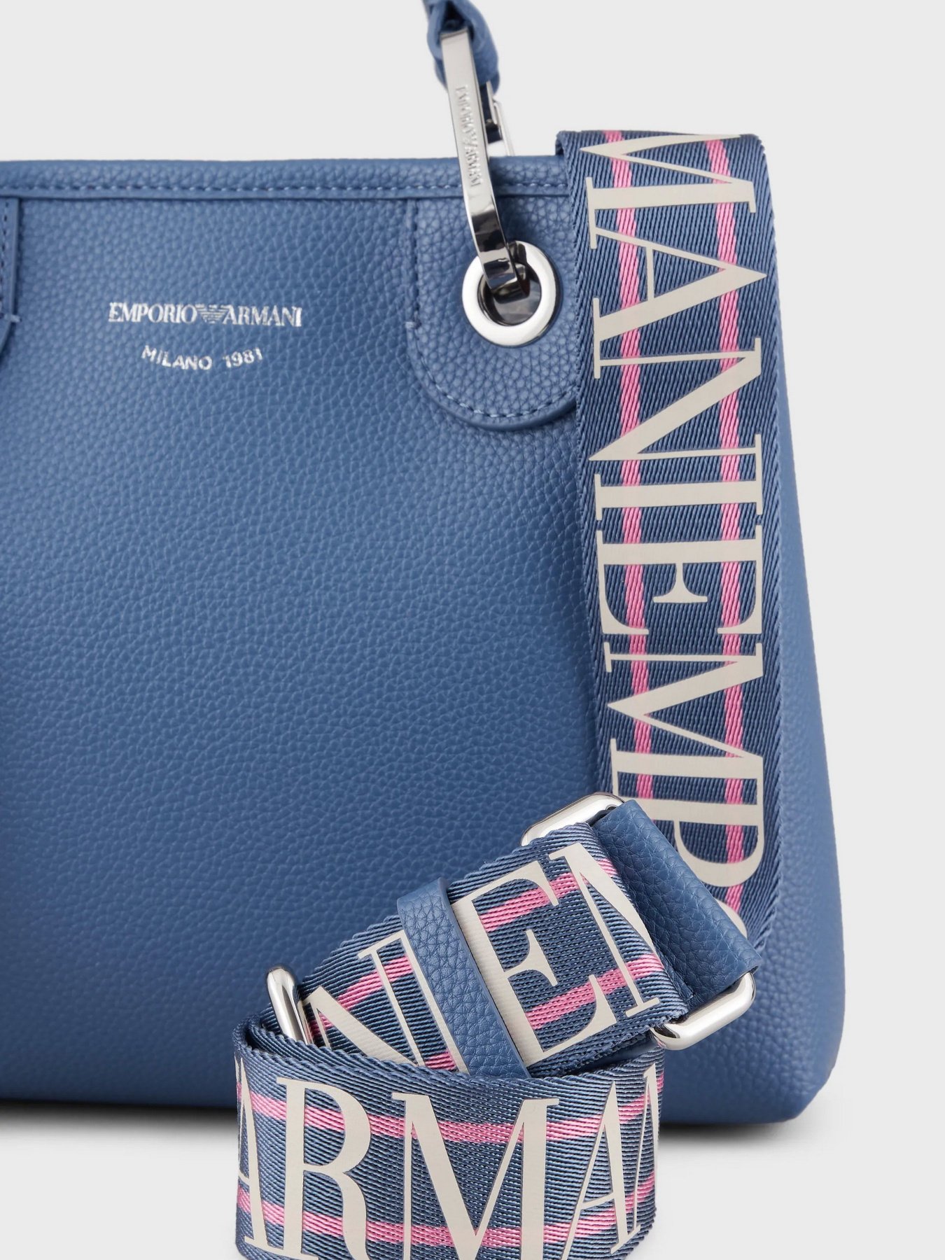 Сумки Emporio Armani MYEA модель Y3D166-YFO5E-89587 Сумки Emporio Armani MYEA модель Y3D166-YFO5E-89587 Фото