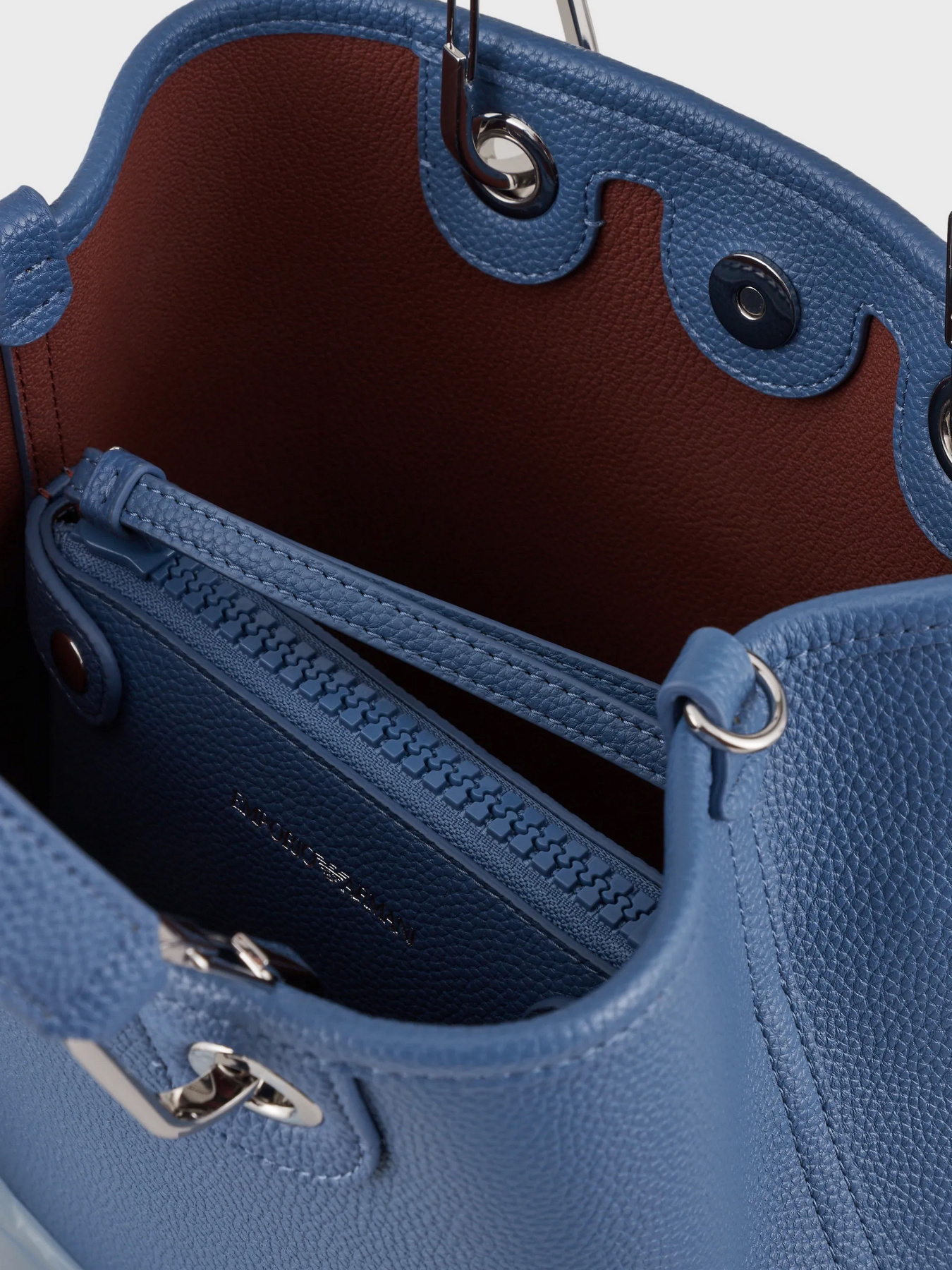 Сумки Emporio Armani MYEA модель Y3D255-YFO5E-89587 Сумки Emporio Armani MYEA модель Y3D255-YFO5E-89587 Фото