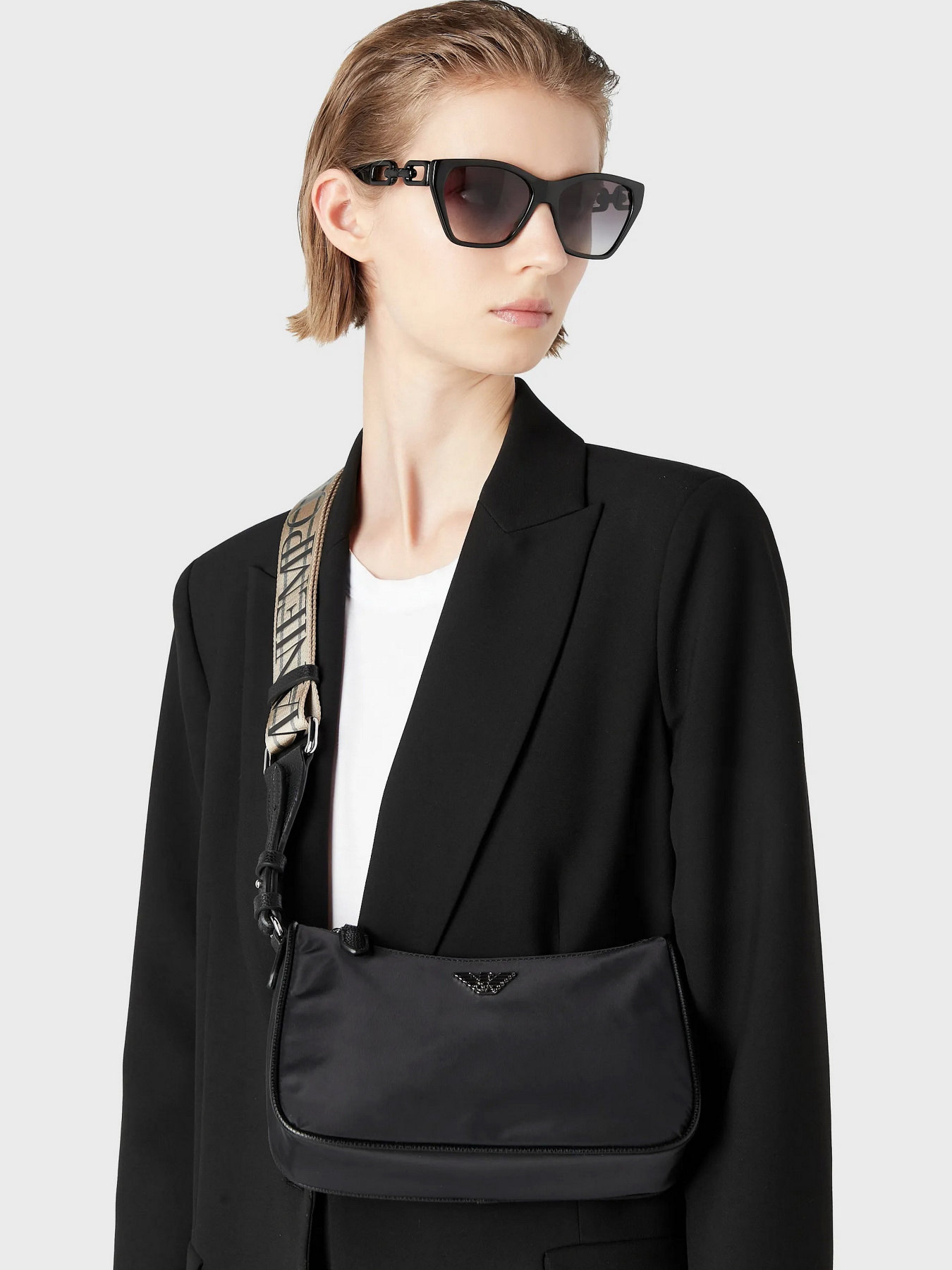 Сумки Emporio Armani Travel Essentials модель Y3H293-YVL7E-80001 Сумки Emporio Armani Travel Essentials модель Y3H293-YVL7E-80001 Фото