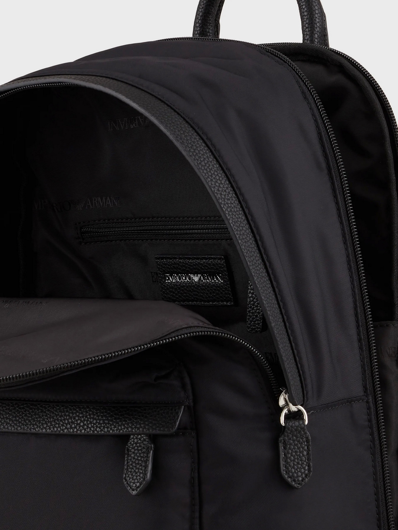 Рюкзаки Emporio Armani Travel Essentials модель Y3L111-YVL7E-80001 Фото