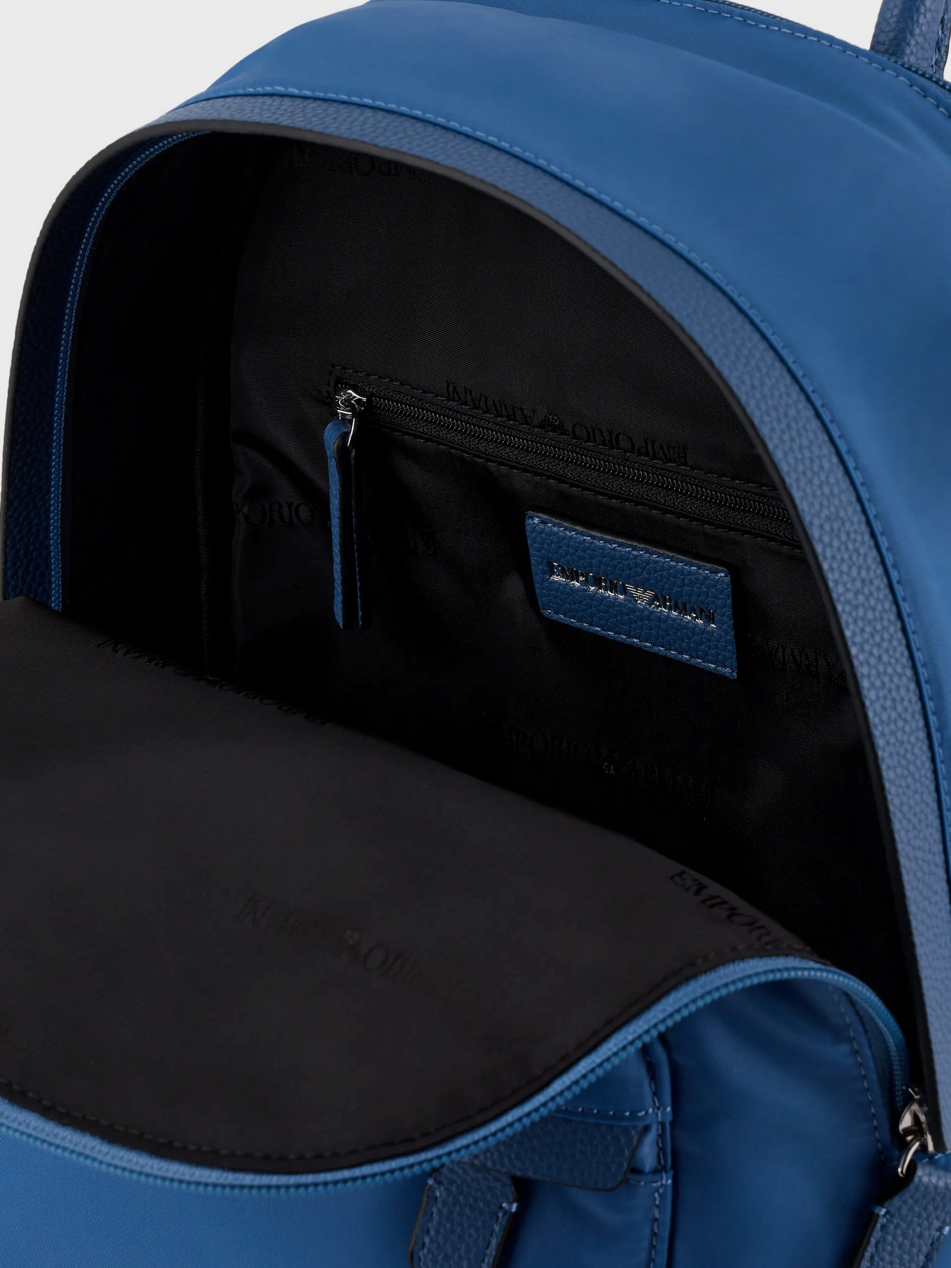 Рюкзаки Emporio Armani Travel Essentials модель Y3L111-YVL7E-80214 Фото