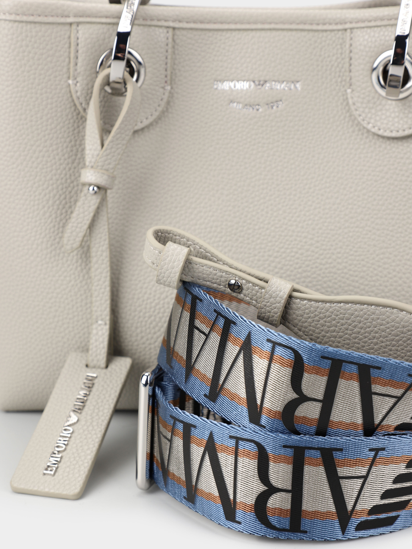 Сумки Emporio Armani модель Y3D166-YFO5E-80568 Фото