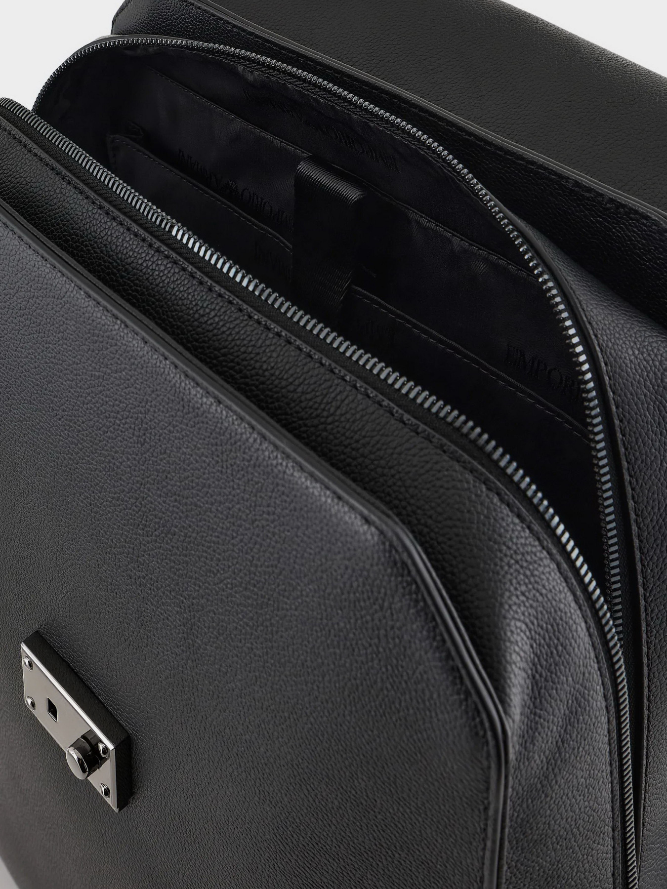 Рюкзаки Emporio Armani модель Y4O439-YQ13X-80648 Рюкзаки Emporio Armani модель Y4O439-YQ13X-80648 Фото
