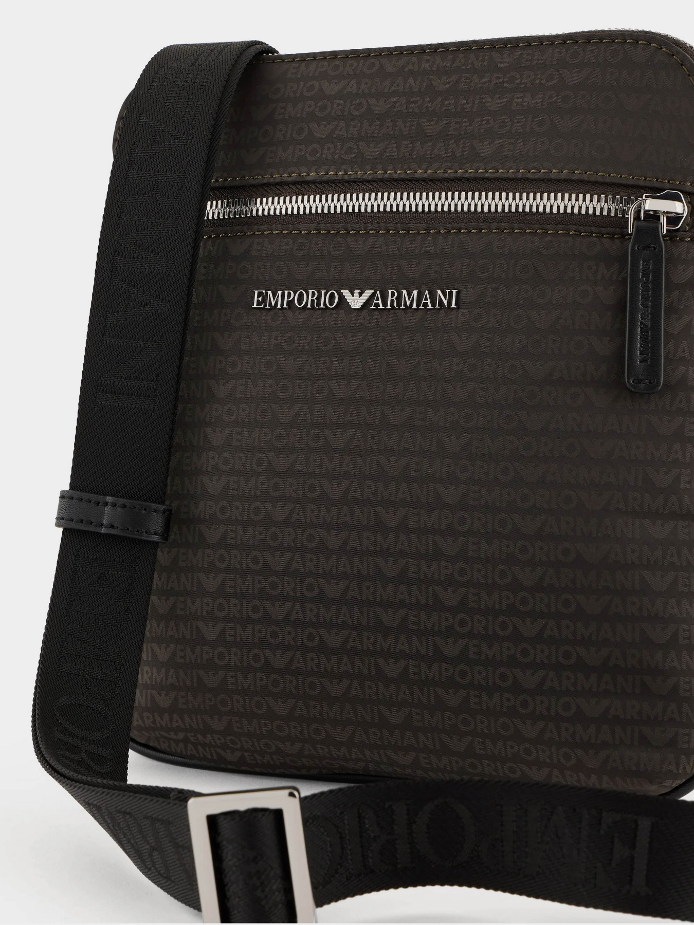 Сумки Emporio Armani модель Y4M425-YQ76E-88294 Сумки Emporio Armani модель Y4M425-YQ76E-88294 Фото